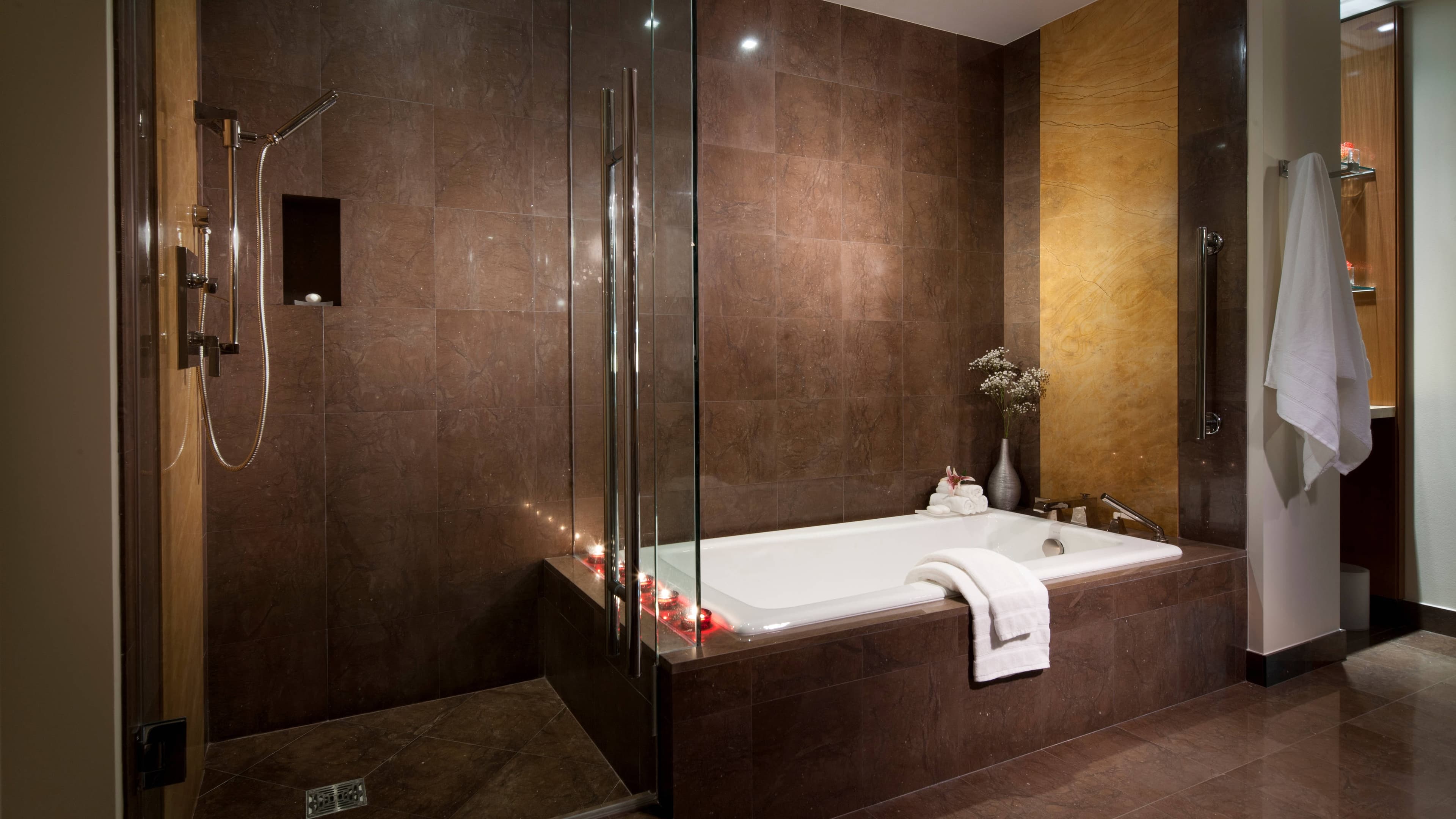 Deluxe Guest room - Image 5