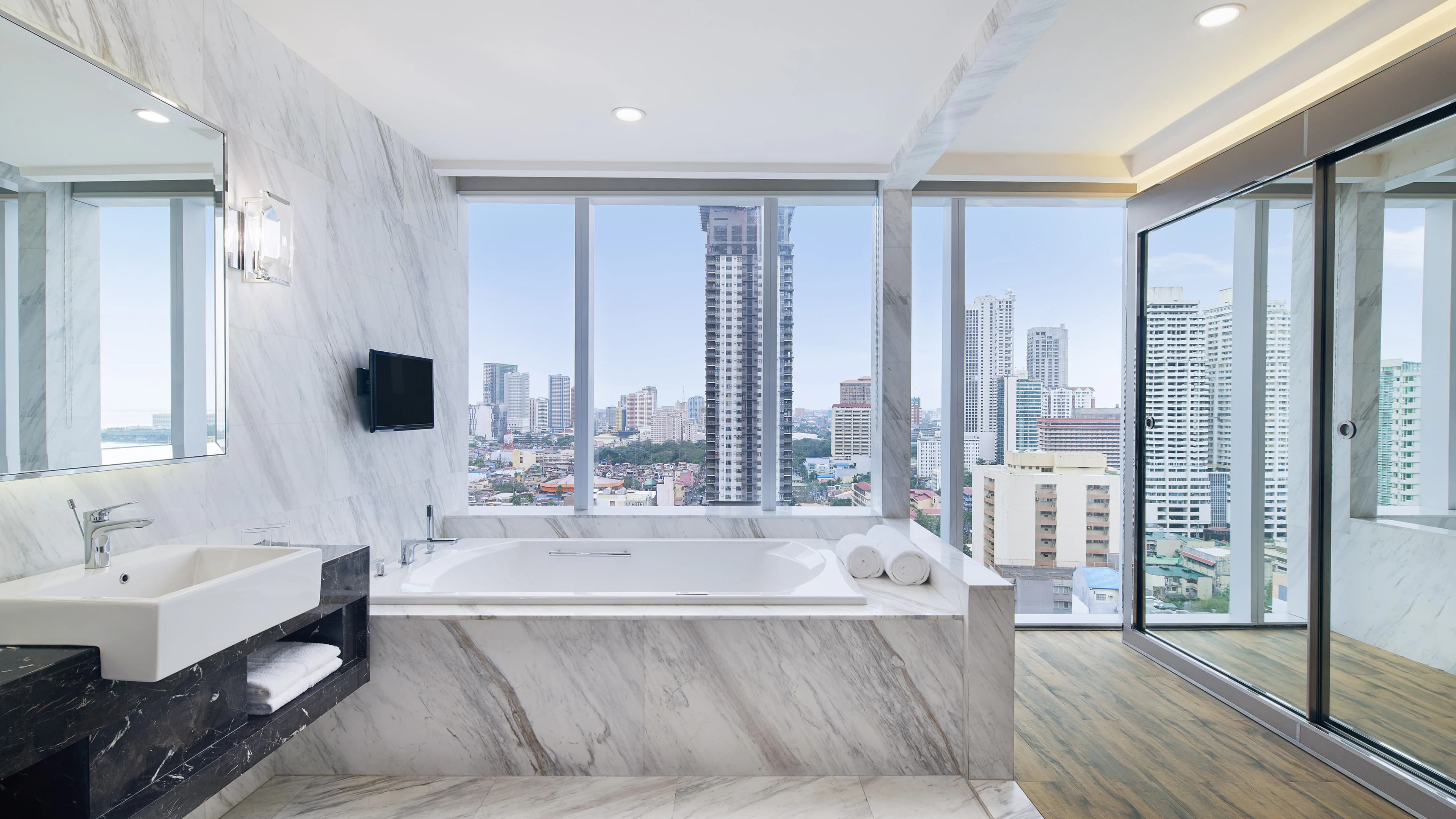 1 Bedroom Presidential Suite - Image 3
