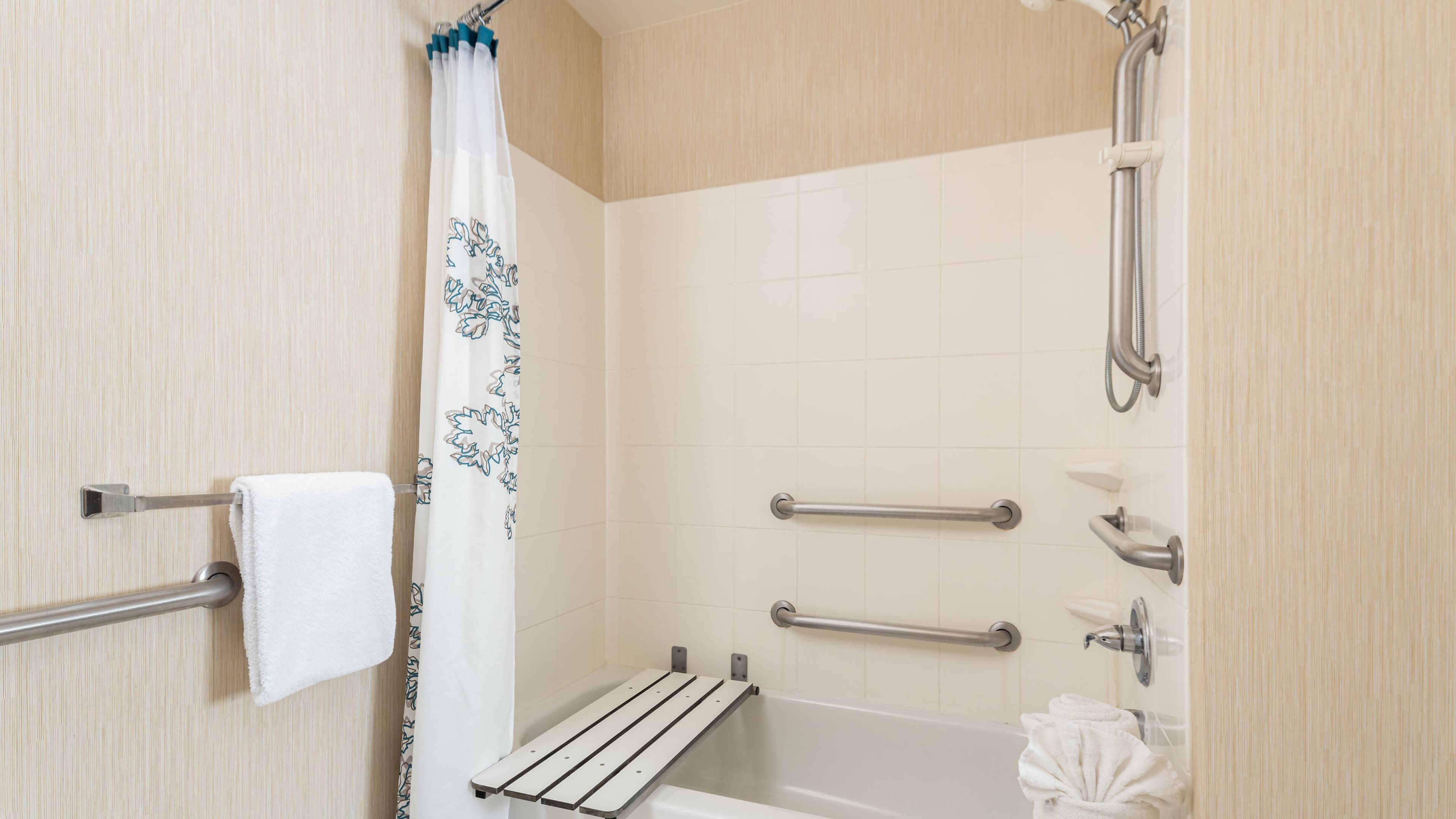 1 Bedroom Suite - Image 4