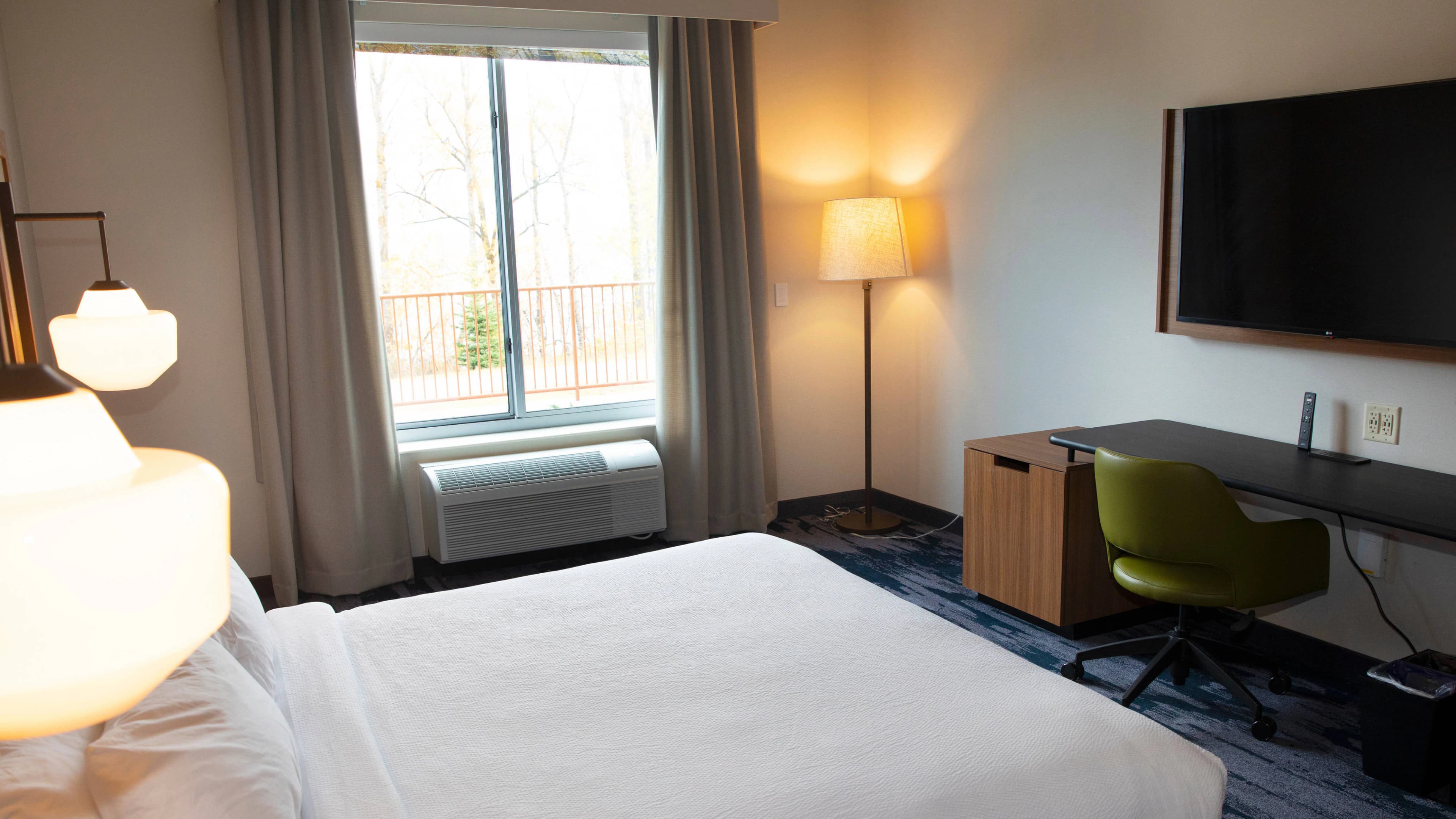 Fairfield Inn & Suites Marquette - Image 3