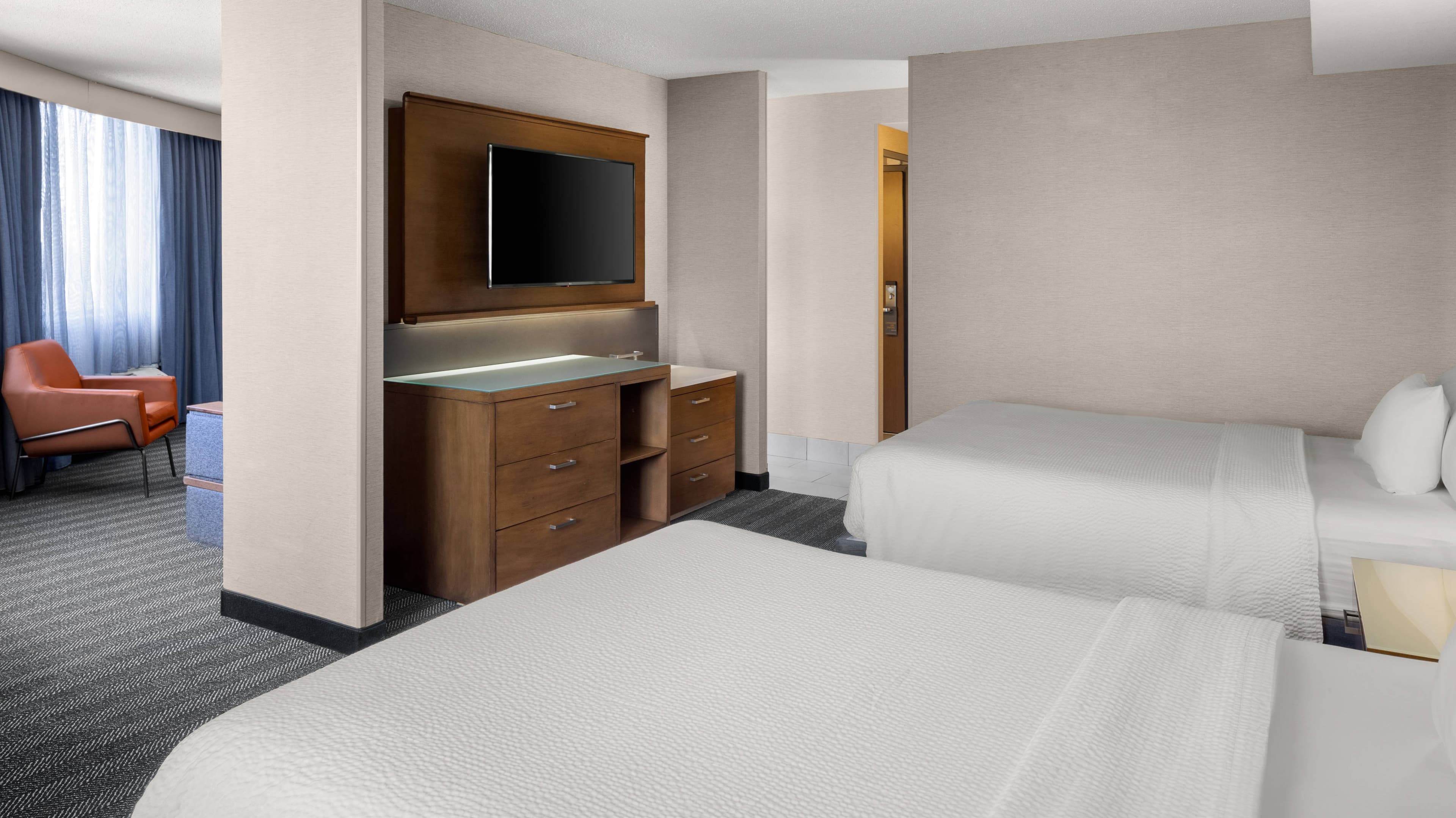 Courtyard Minneapolis Downtown - Image 2