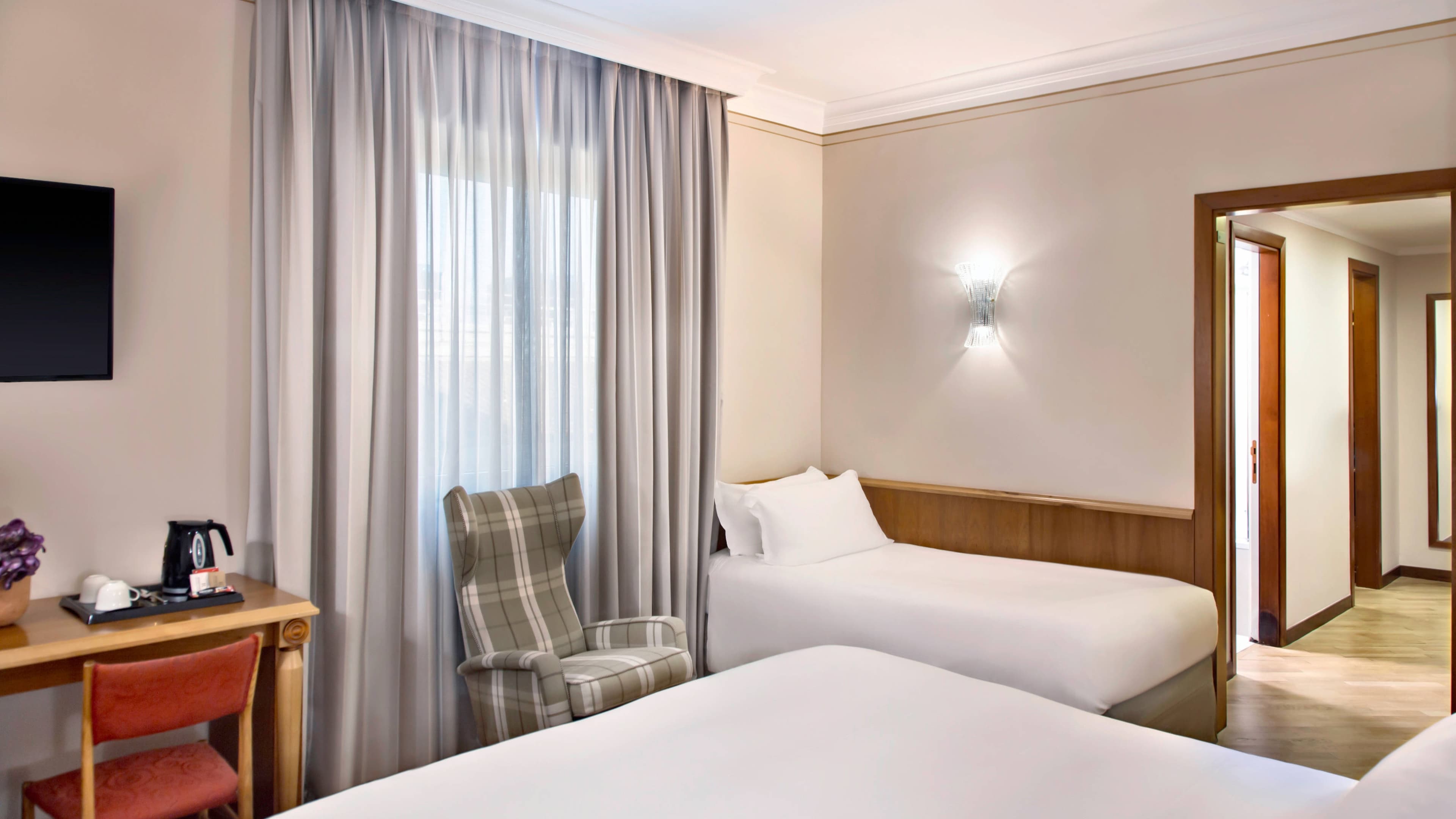 Renaissance Naples Hotel Mediterraneo - Image 5