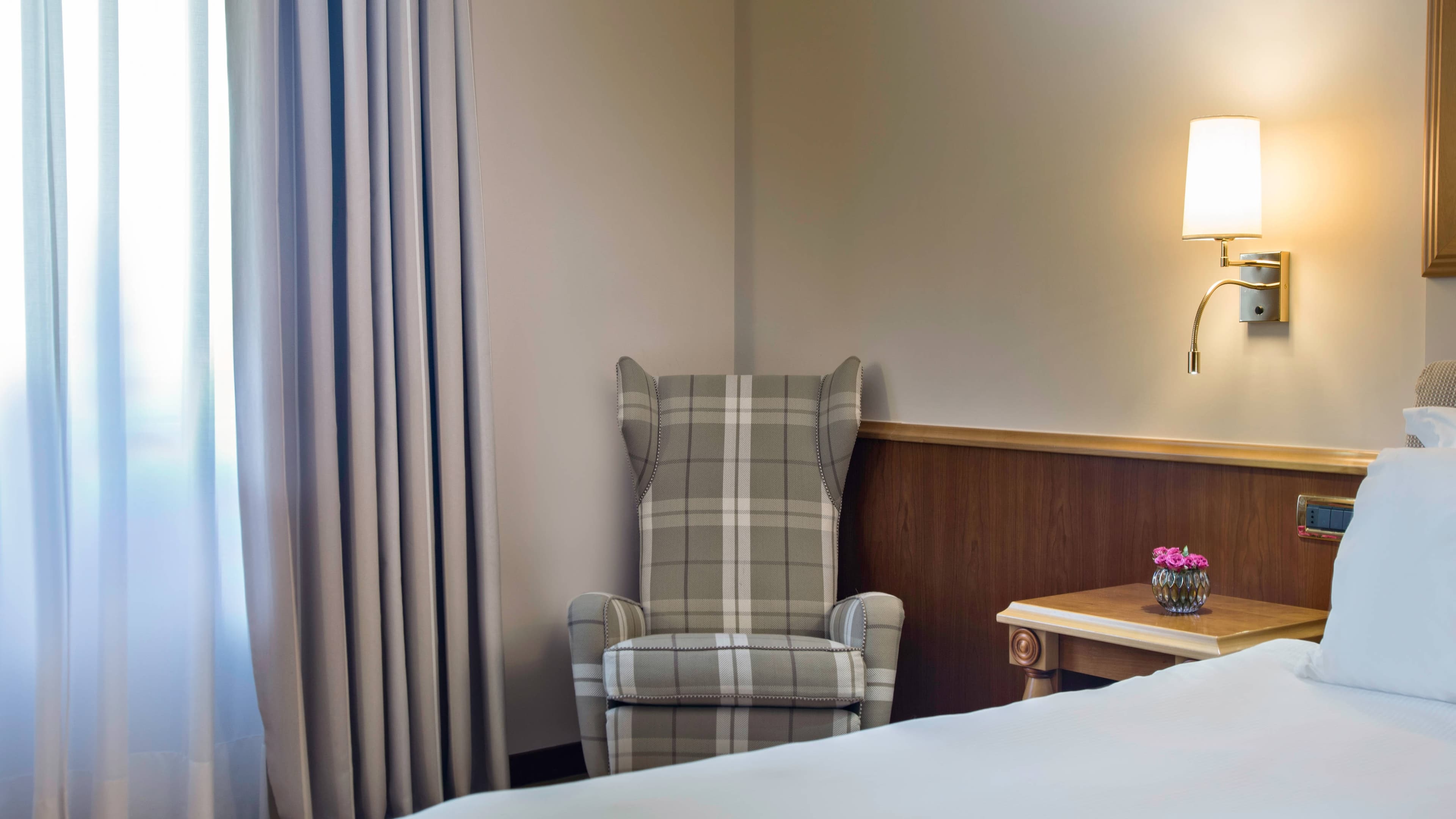 Renaissance Naples Hotel Mediterraneo - Image 3