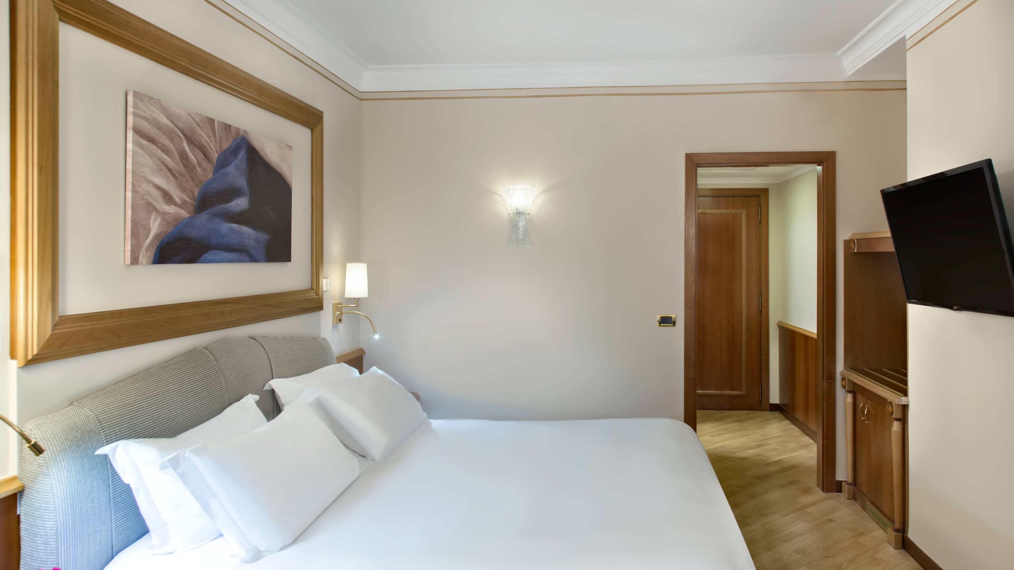 Renaissance Naples Hotel Mediterraneo - Image 2