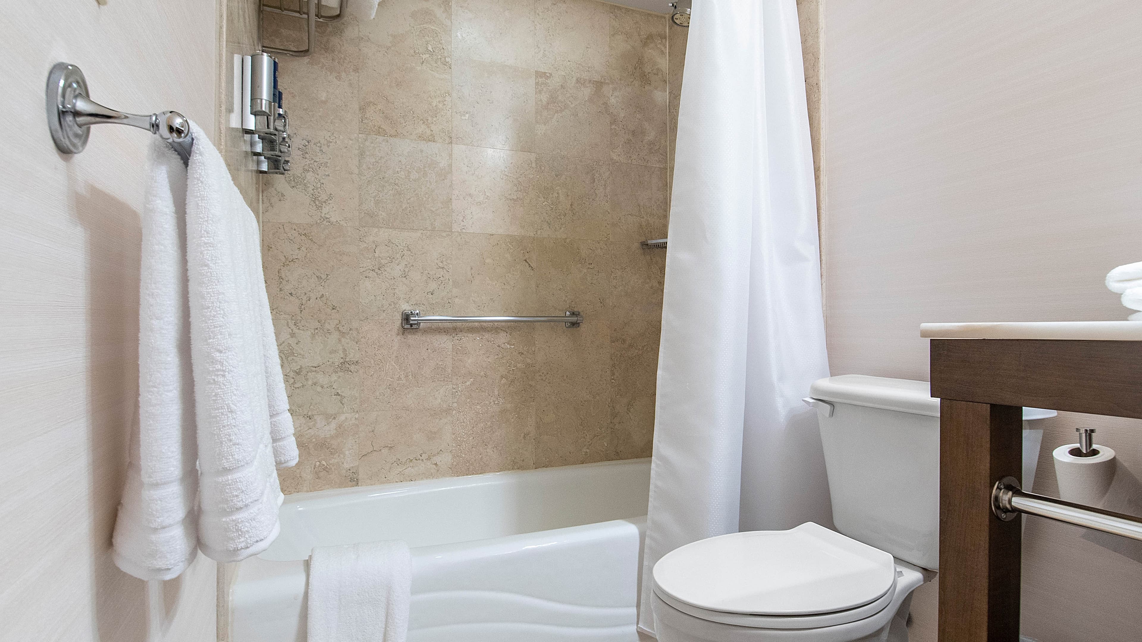 Four Points by Sheraton Melville Long Island - Image 3