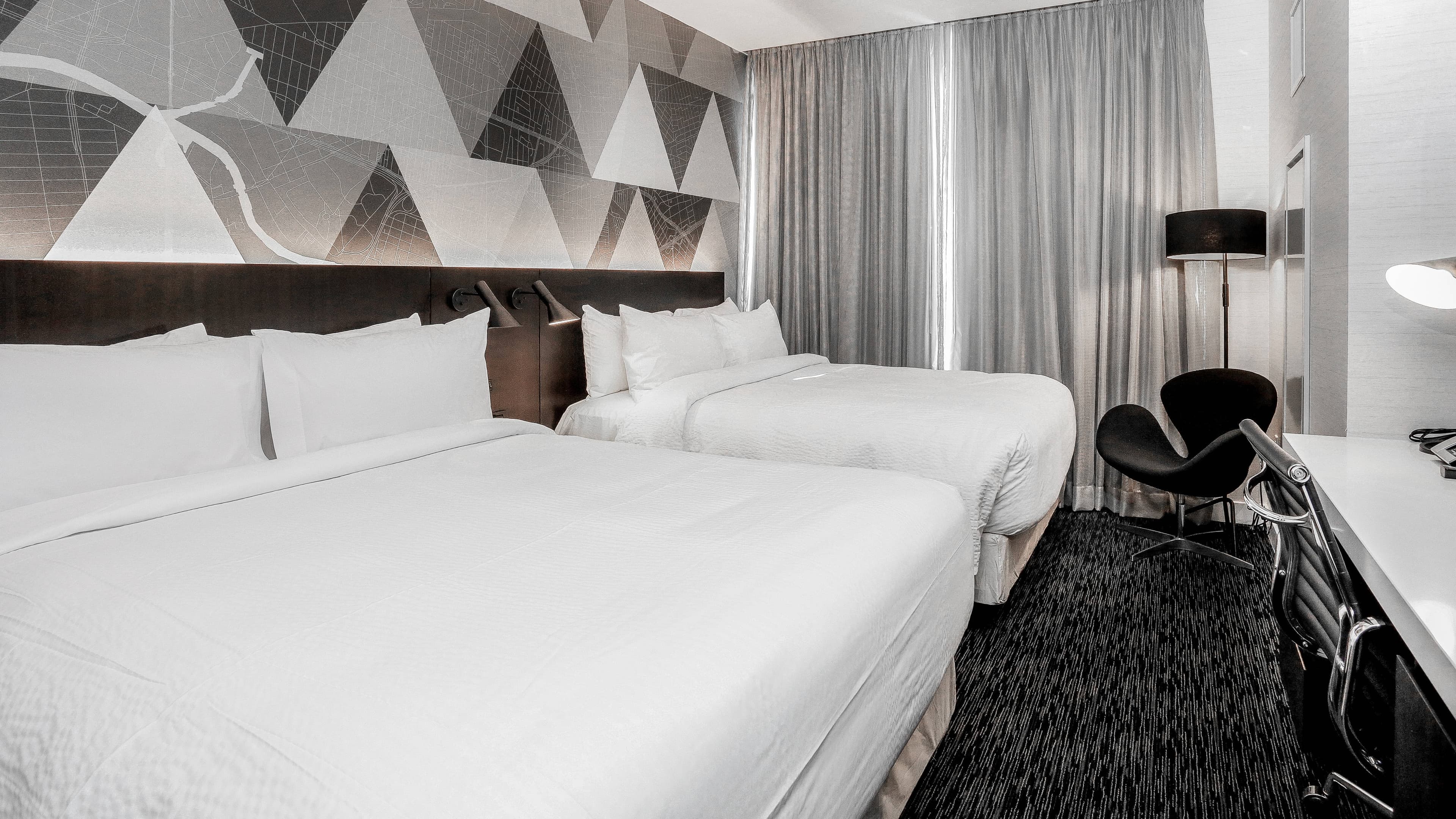 Deluxe Queen Room - Image 1