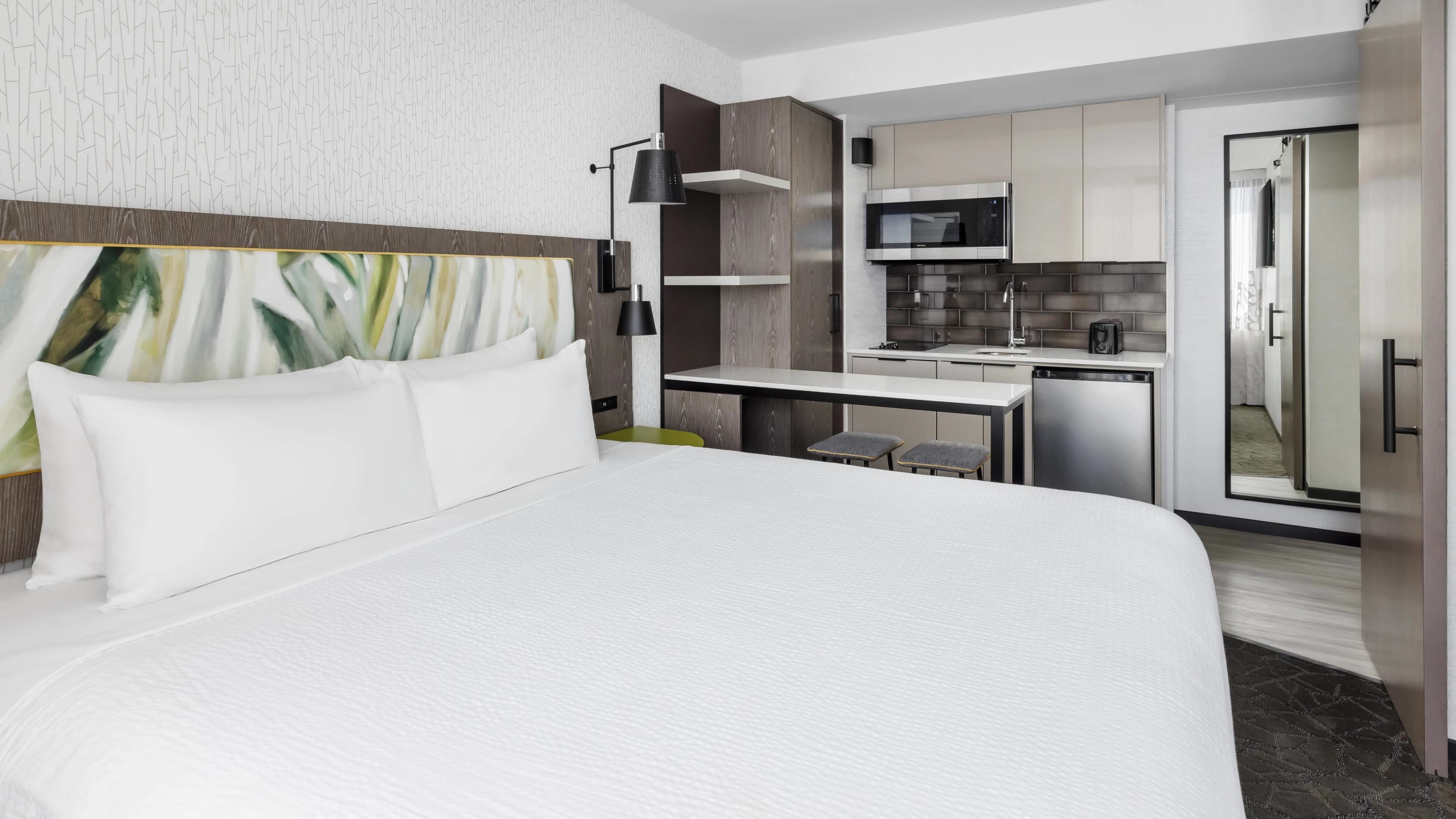 Full Kitchenette - Image 1