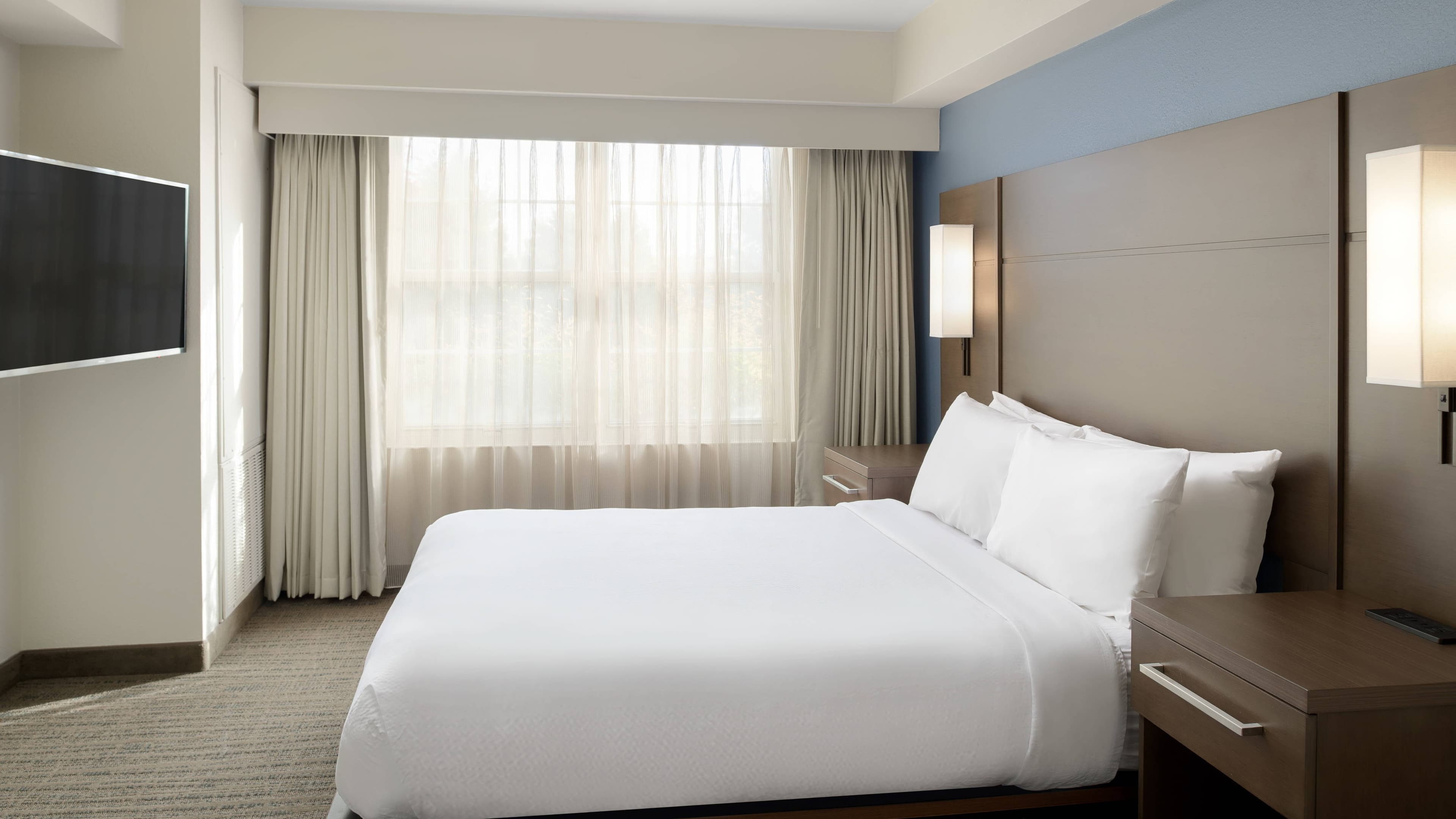 King One Bedroom Suite - Image 6