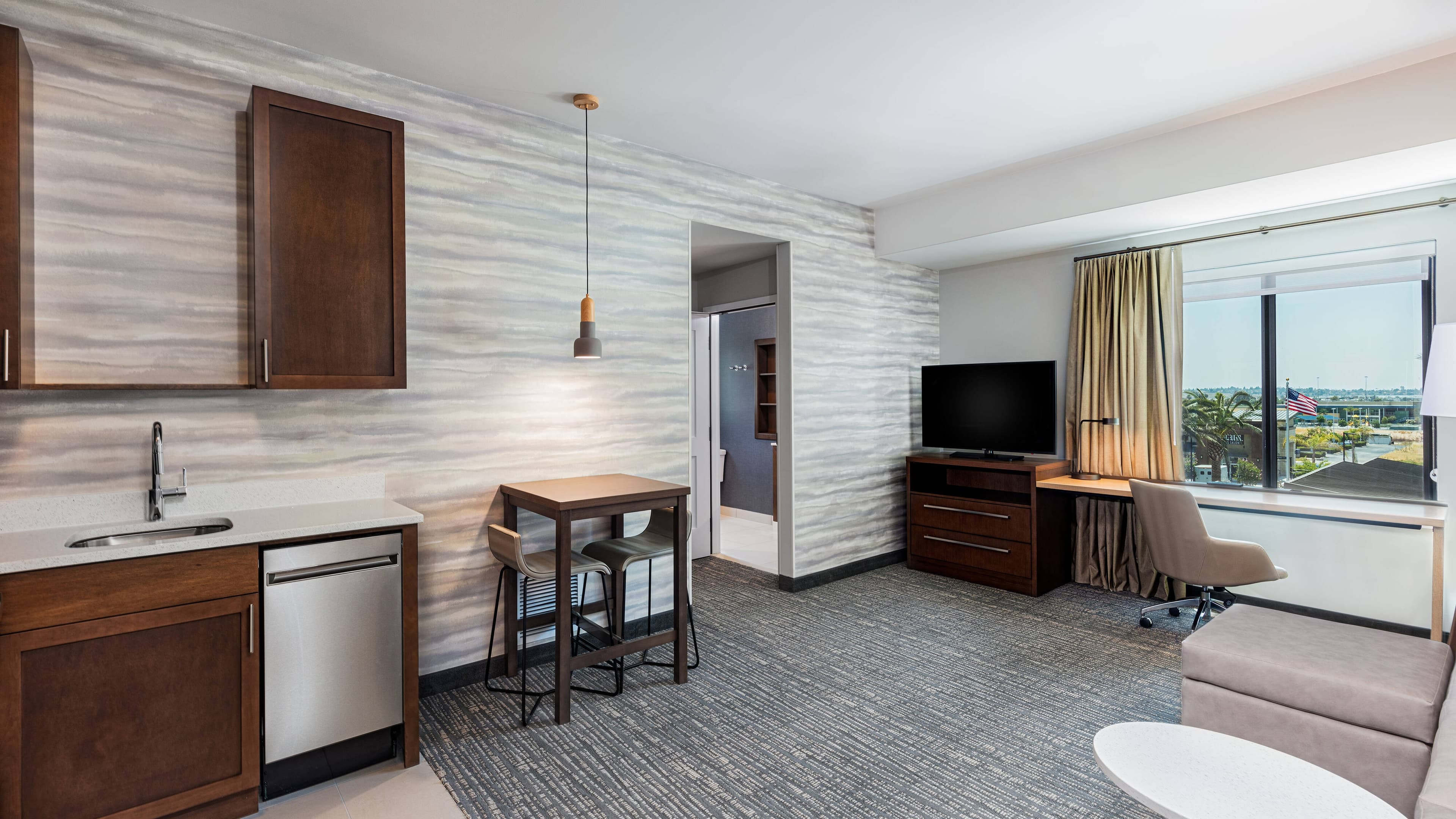 1 Bedroom Suite - Image 1