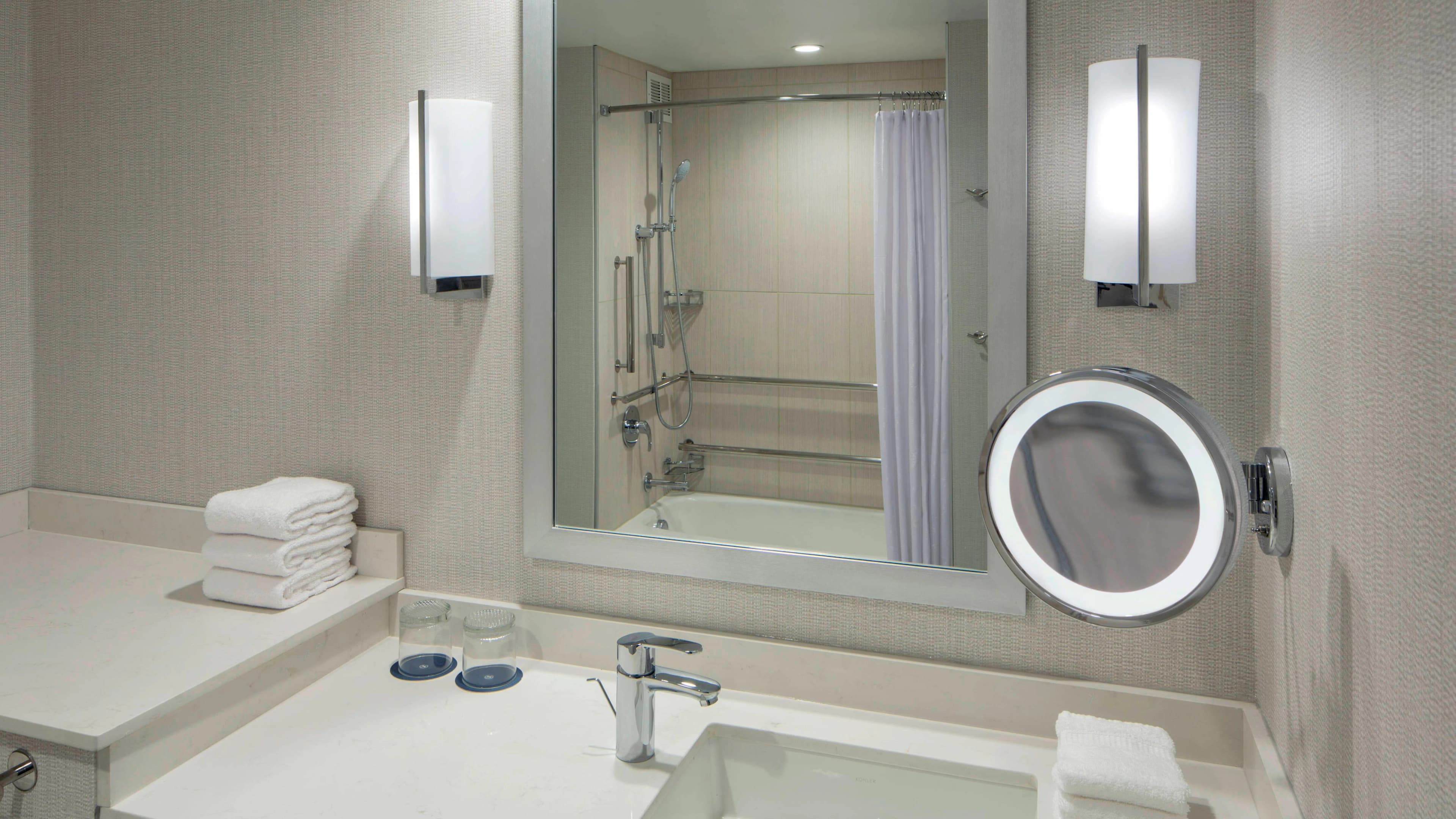 Sheraton Norfolk Waterside Hotel - Image 5