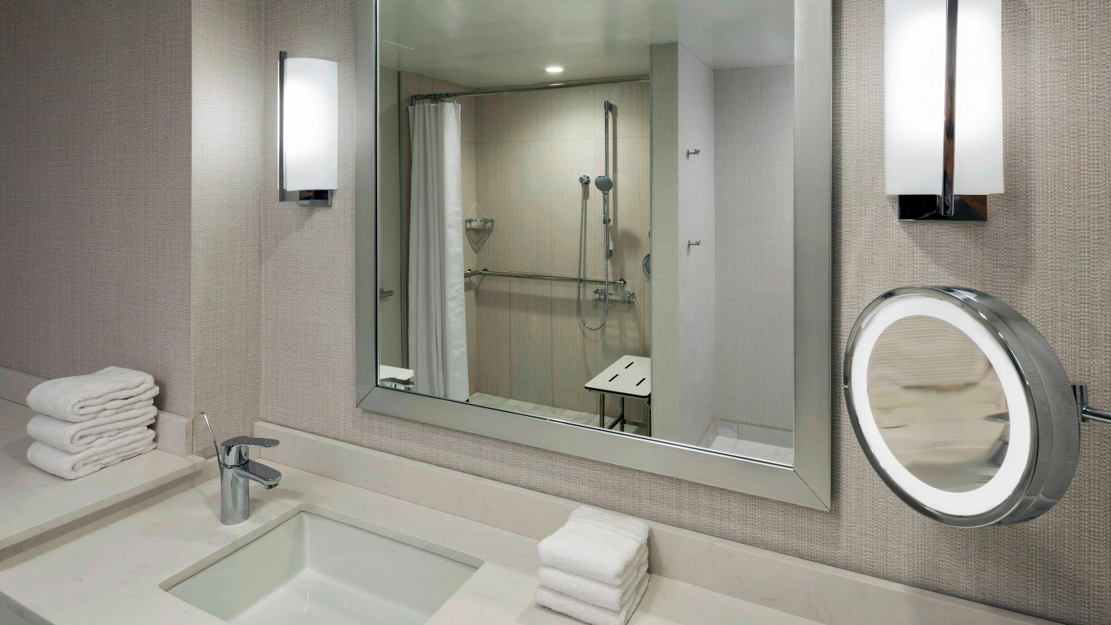 Sheraton Norfolk Waterside Hotel - Image 4