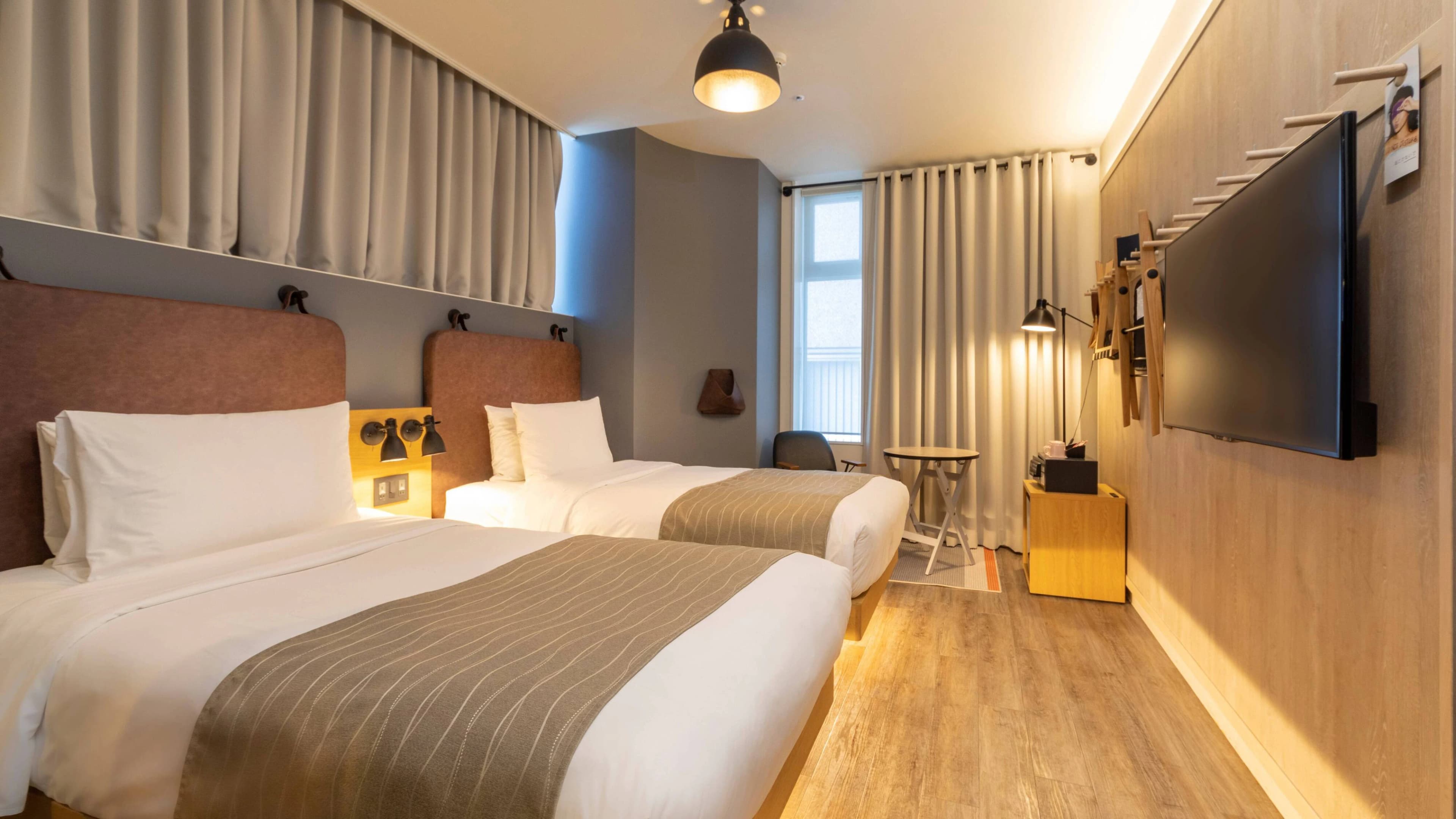 Moxy Guest Room - Image 1