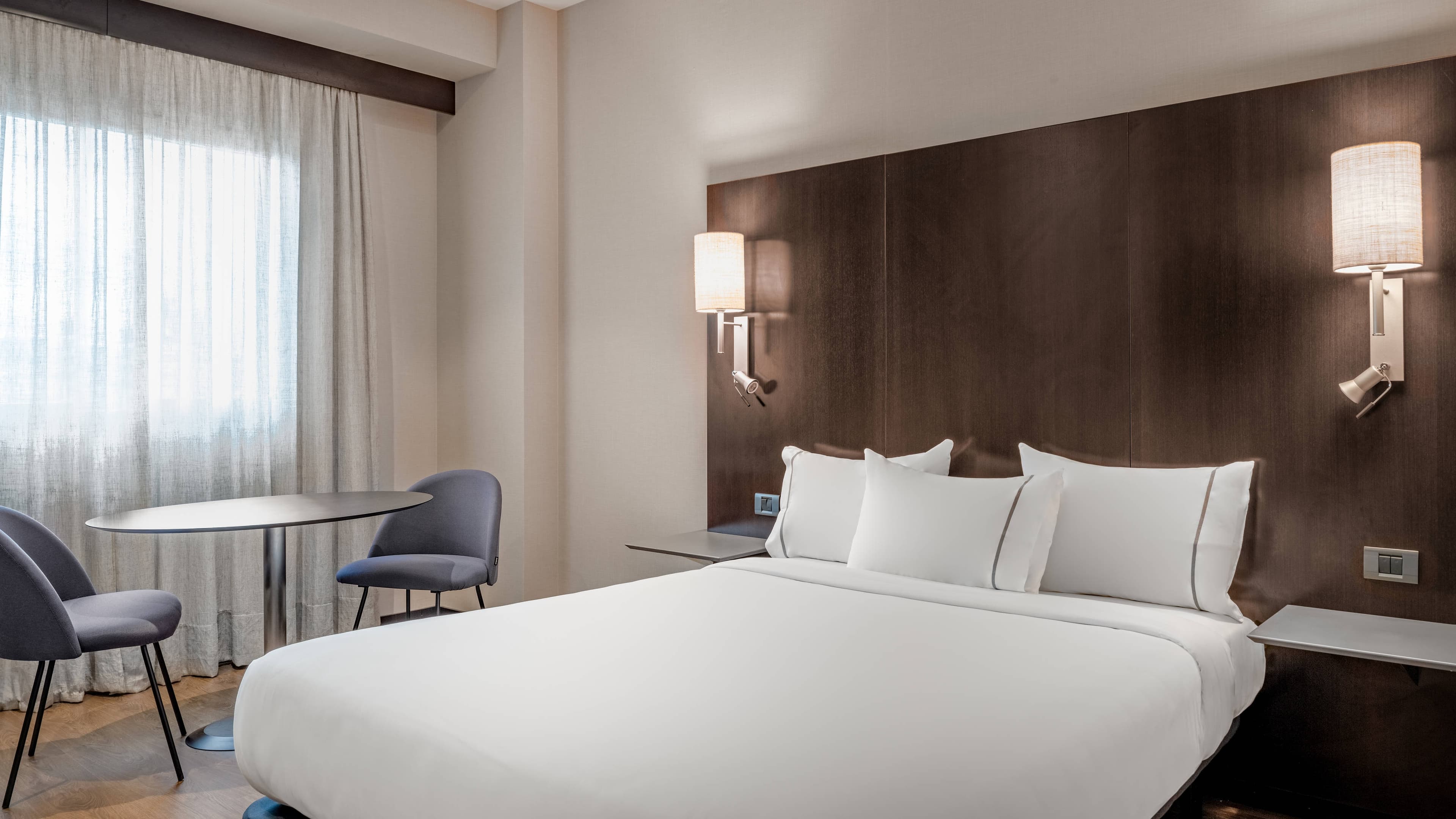 Standard Queen - Image 1