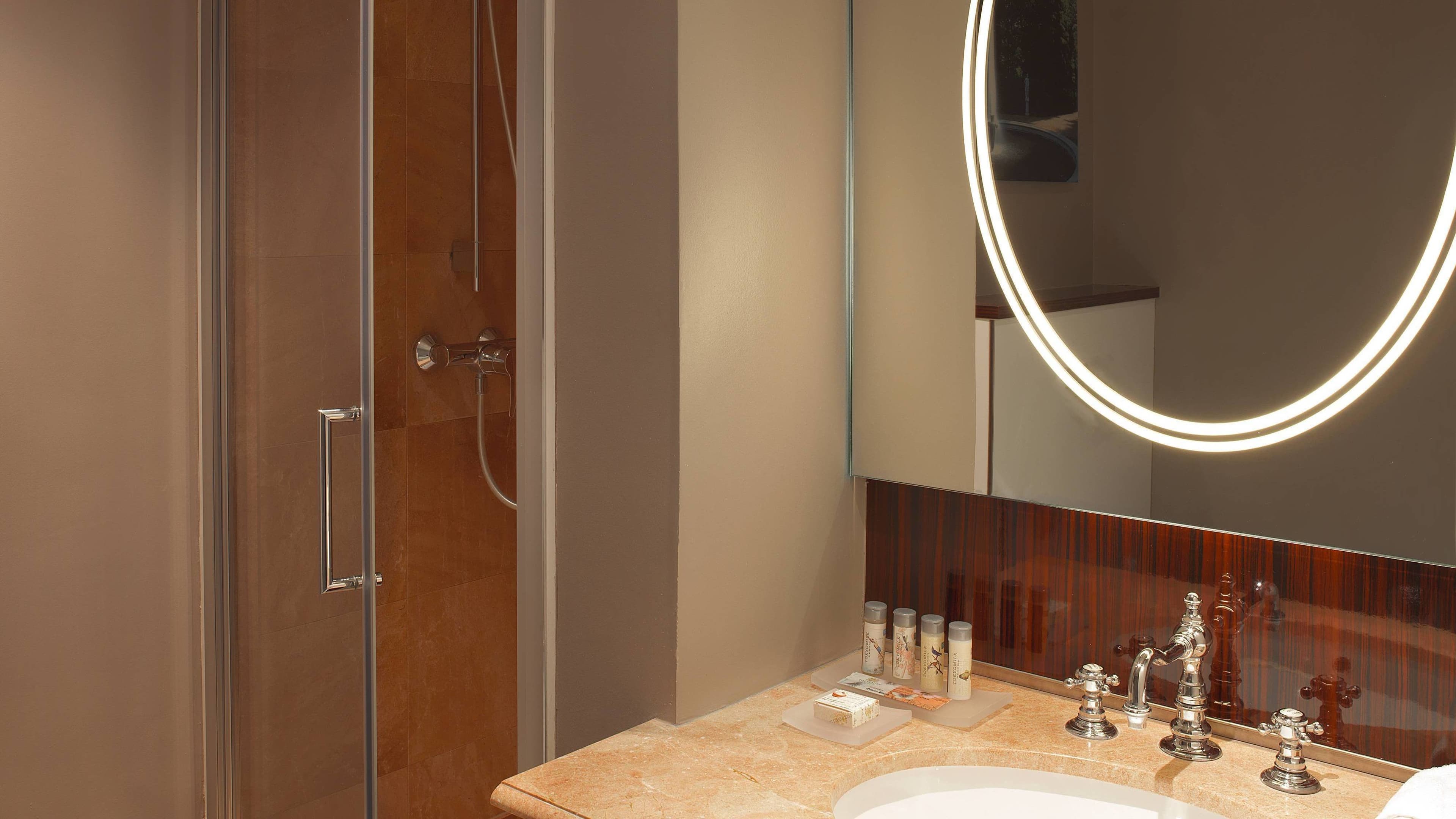 Renaissance Paris Nobel Tour Eiffel Hotel - Image 5