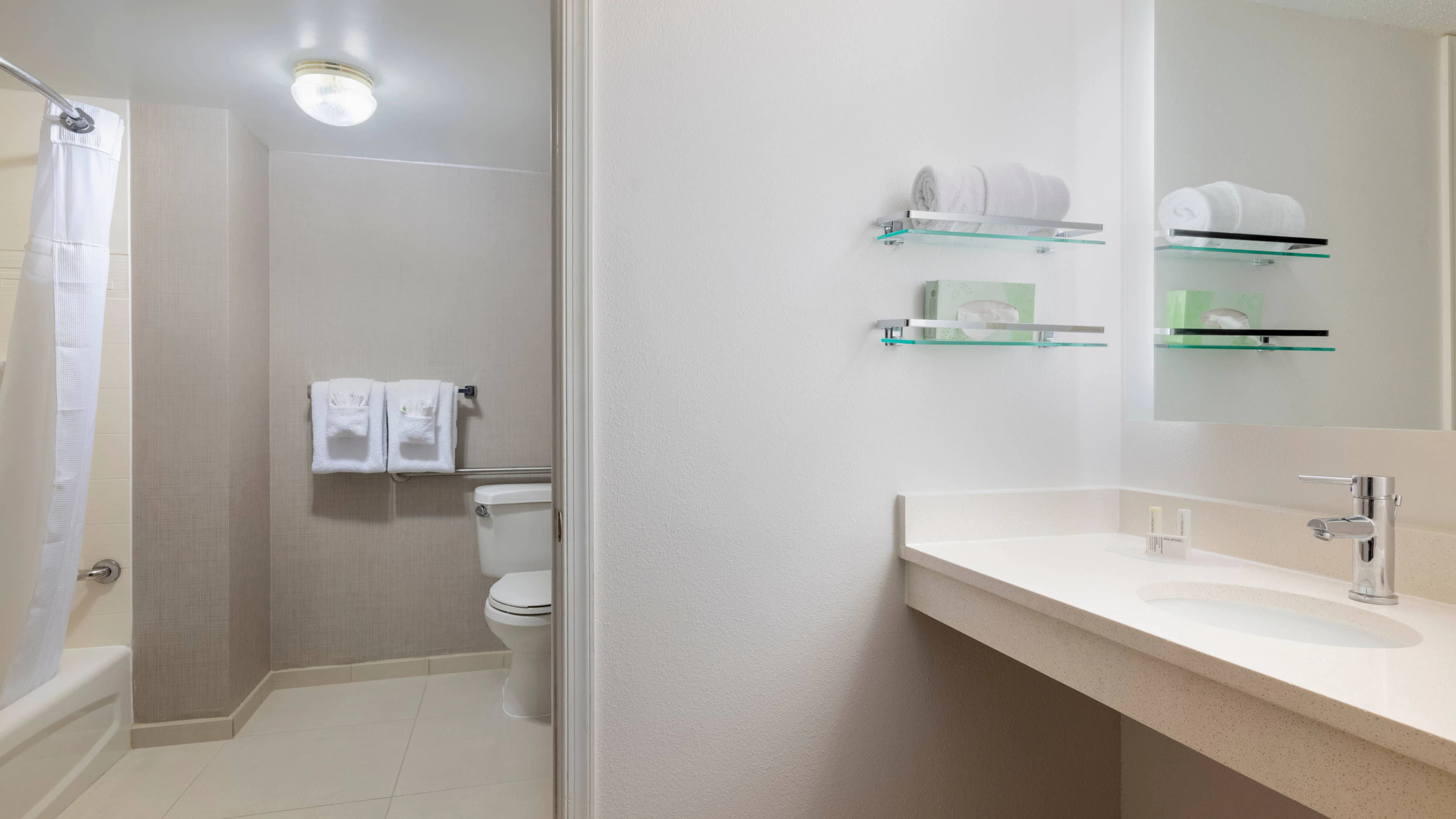 2 Room 1 Bedroom Suite - Image 7