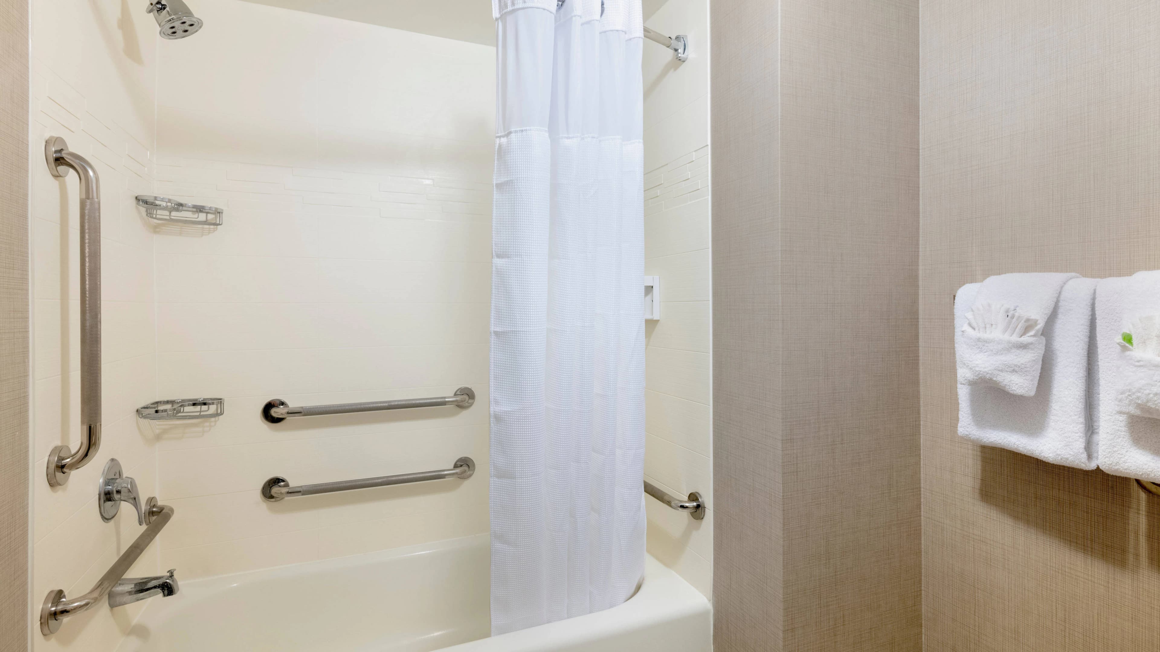 2 Room 1 Bedroom Suite - Image 8