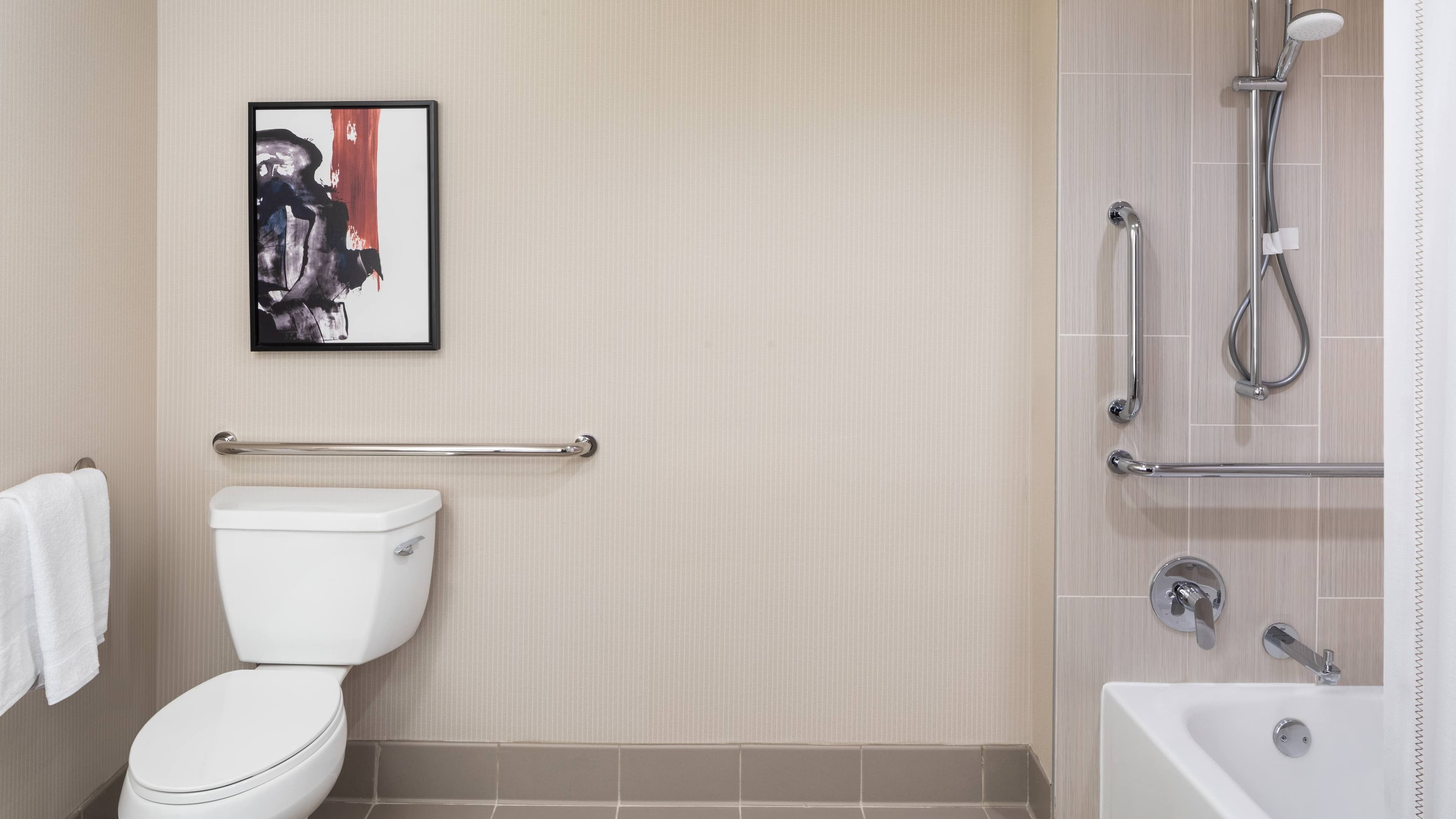 2 Queen Beds - Image 4