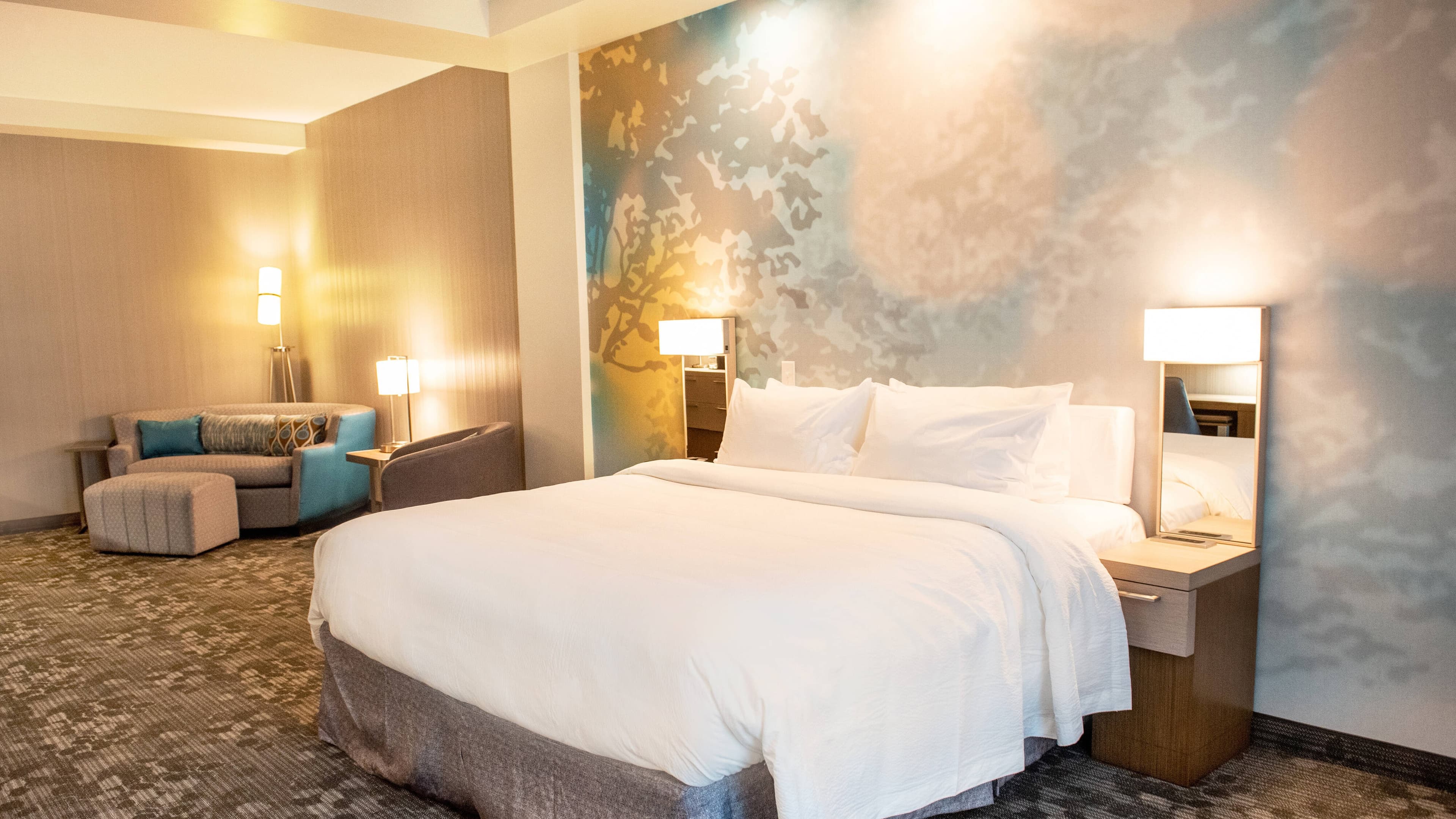 Courtyard Mesa at Wrigleyville West - Image 5