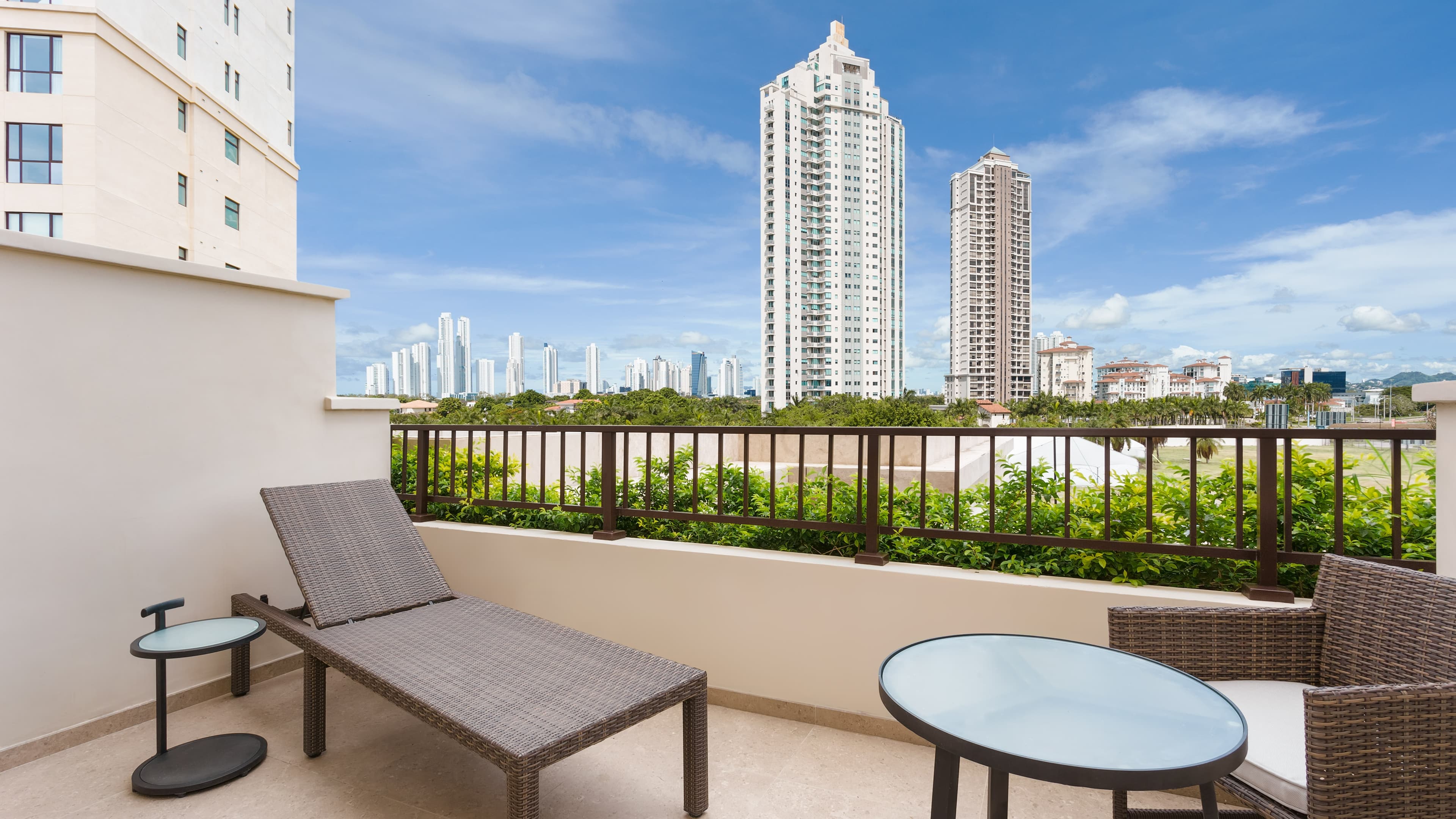 Deluxe City View - Image 3