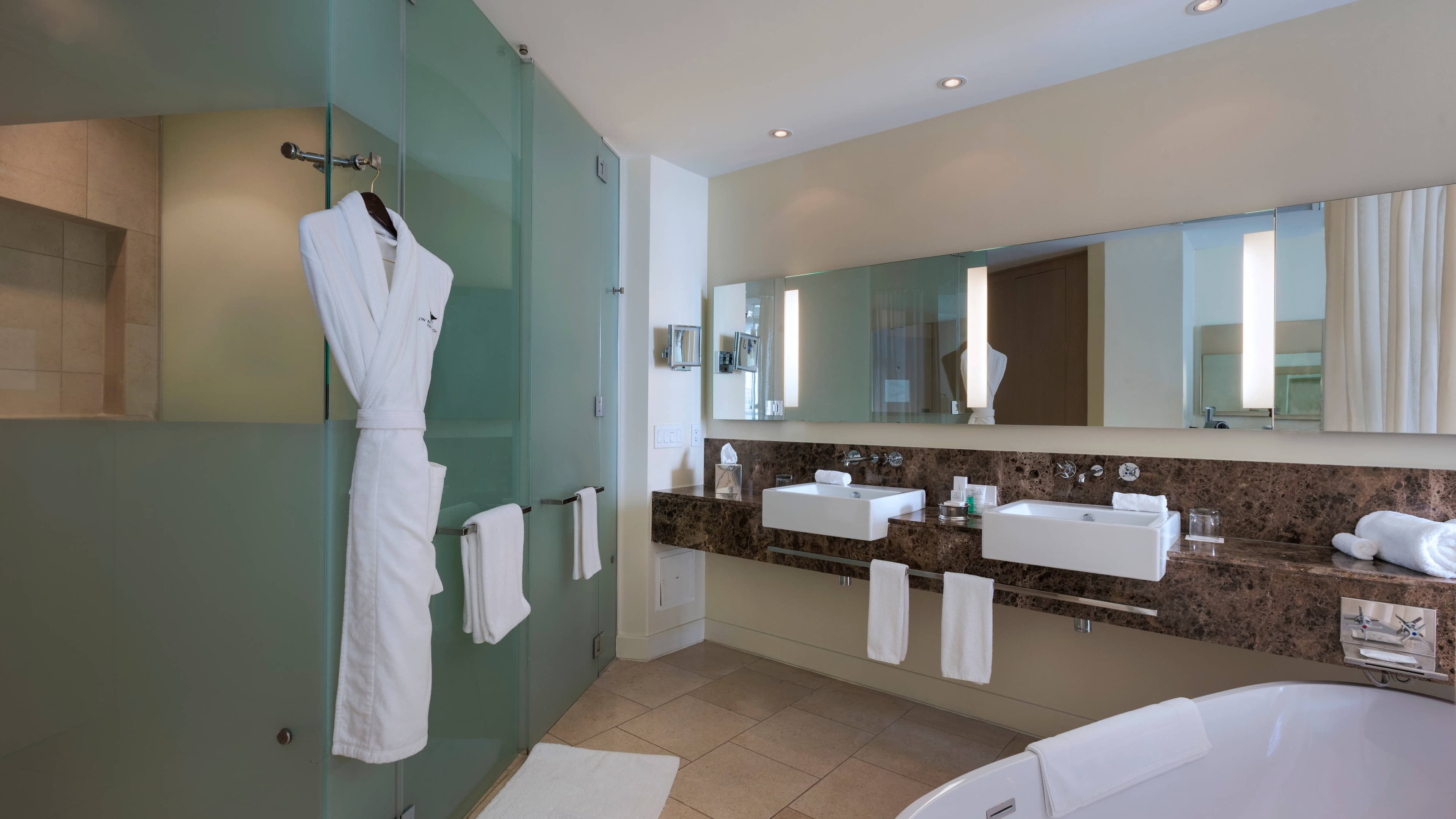 Deluxe Guest room - Image 4