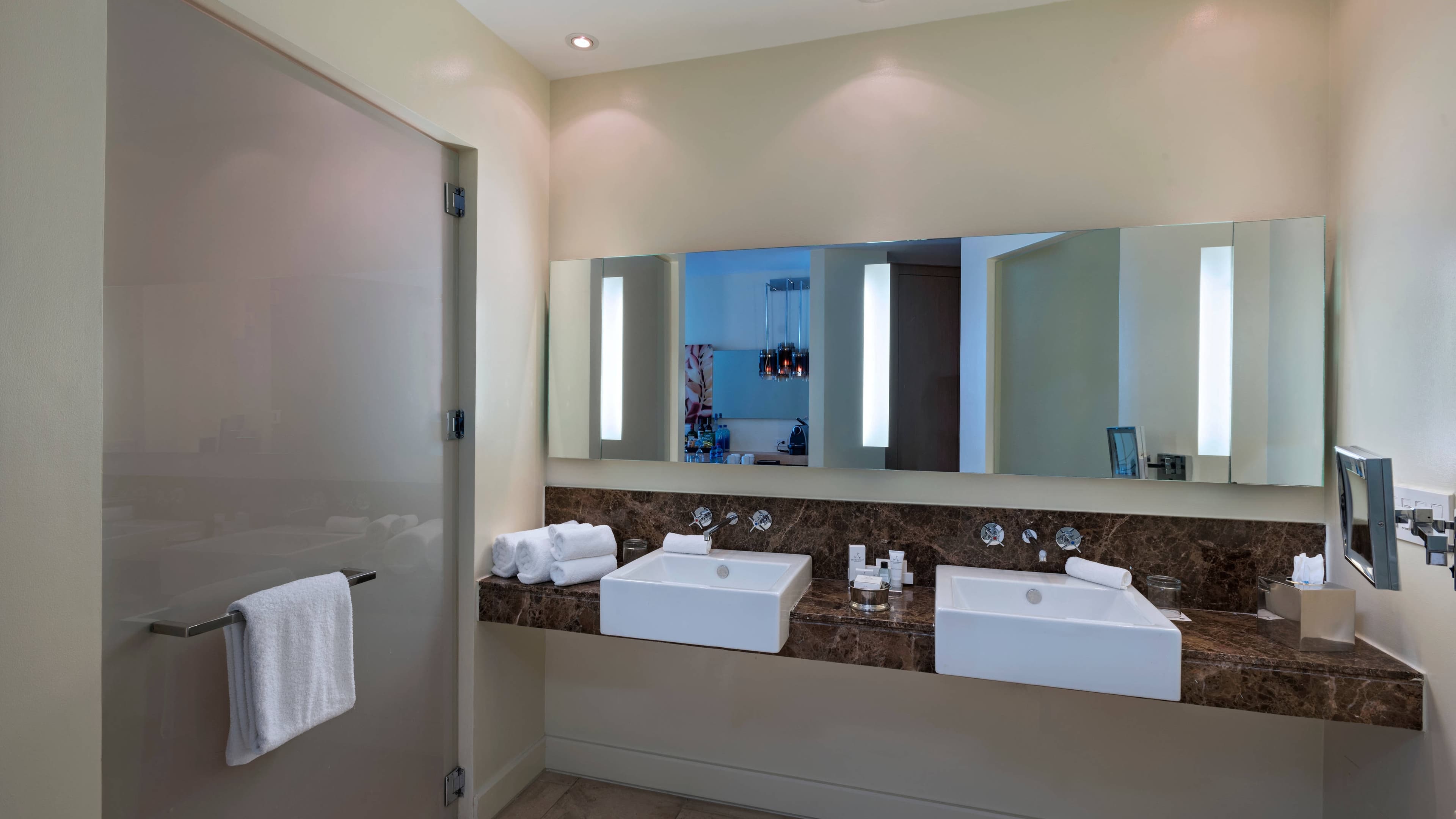 Deluxe Guest room - Image 5