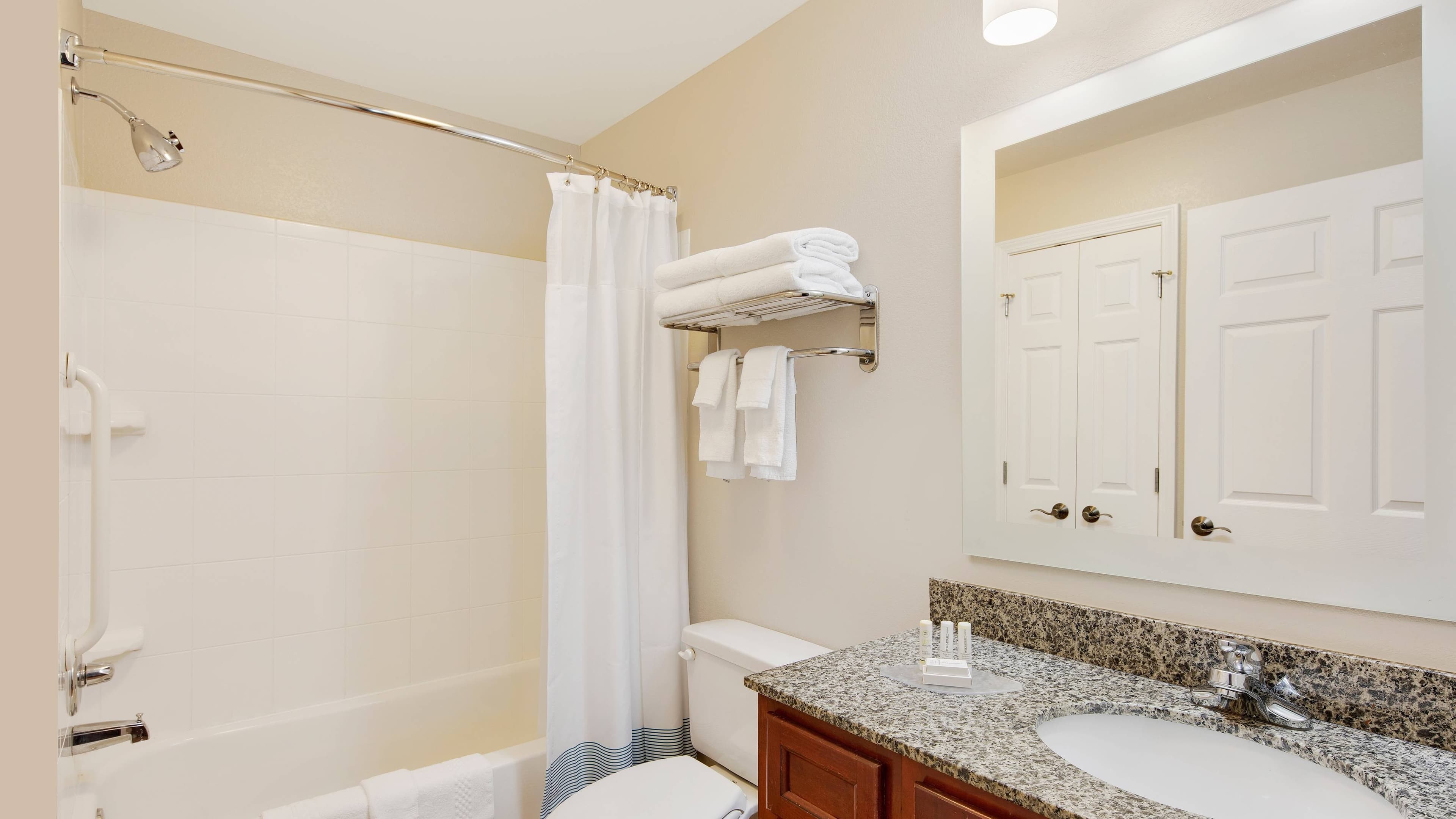 1 Bedroom 2 room Suite - Image 4