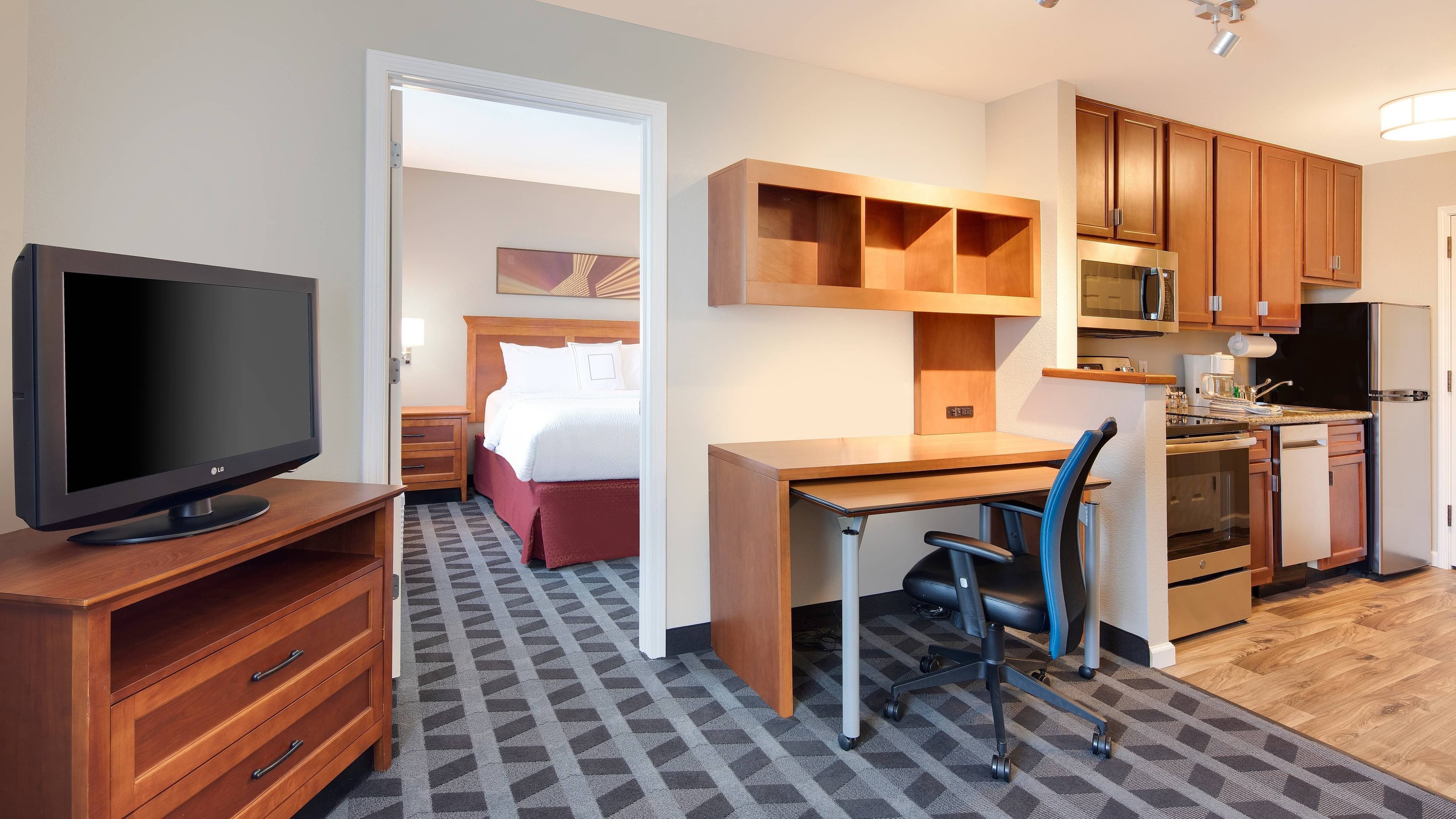 1 Bedroom 2 room Suite - Image 2