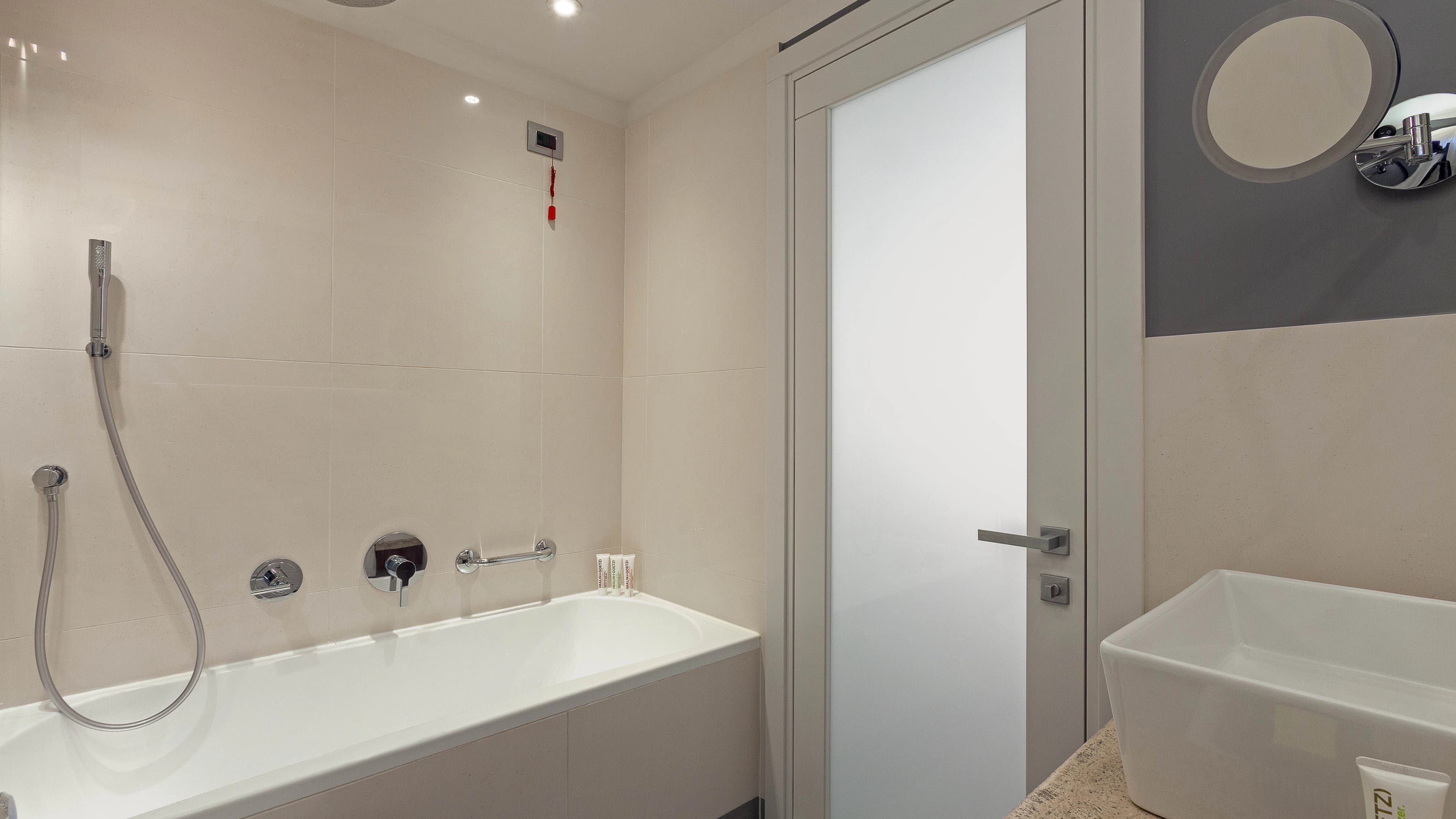 Superior Guest Room - Image 4