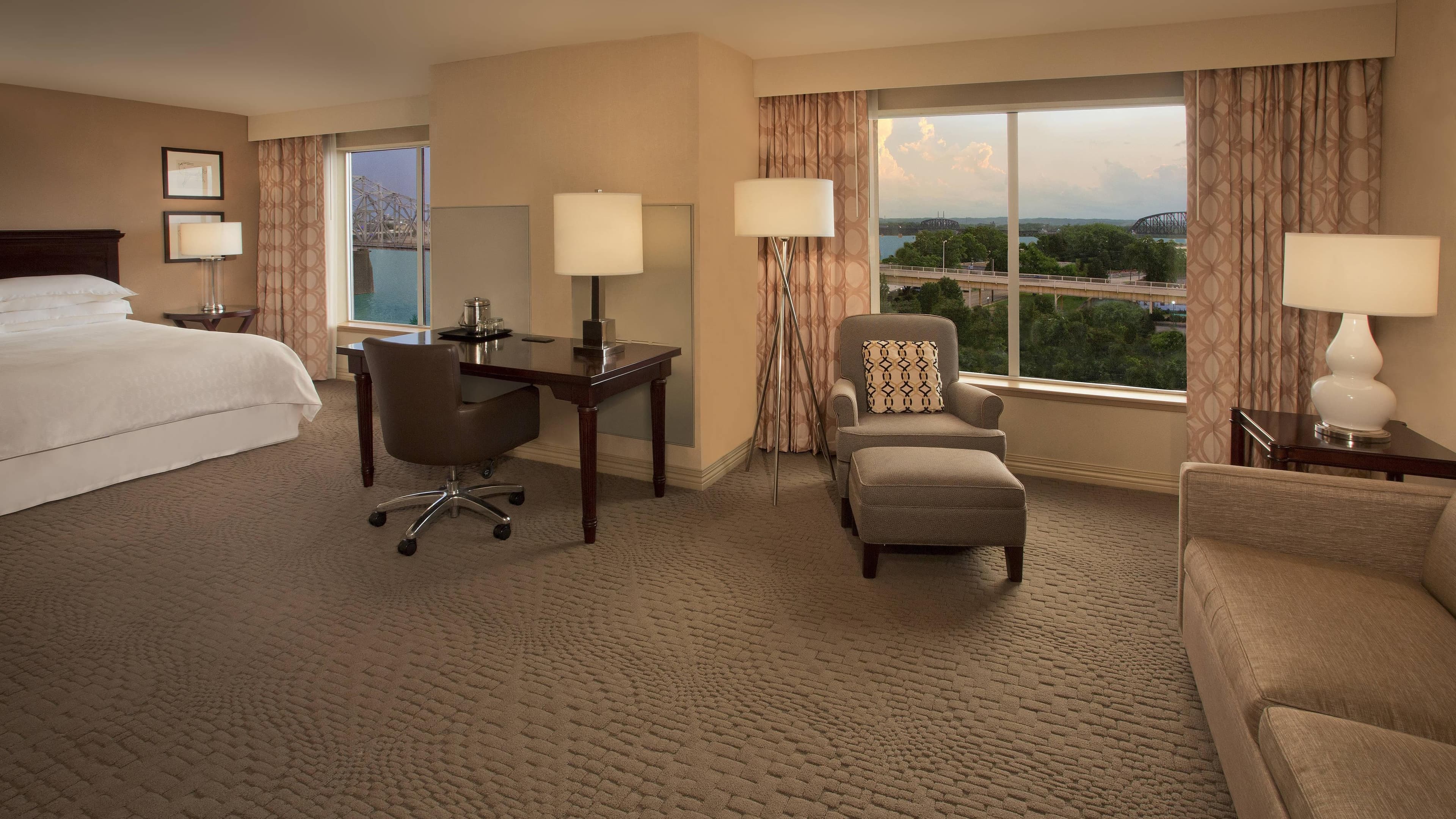Sheraton Louisville Riverside Hotel - Image 5