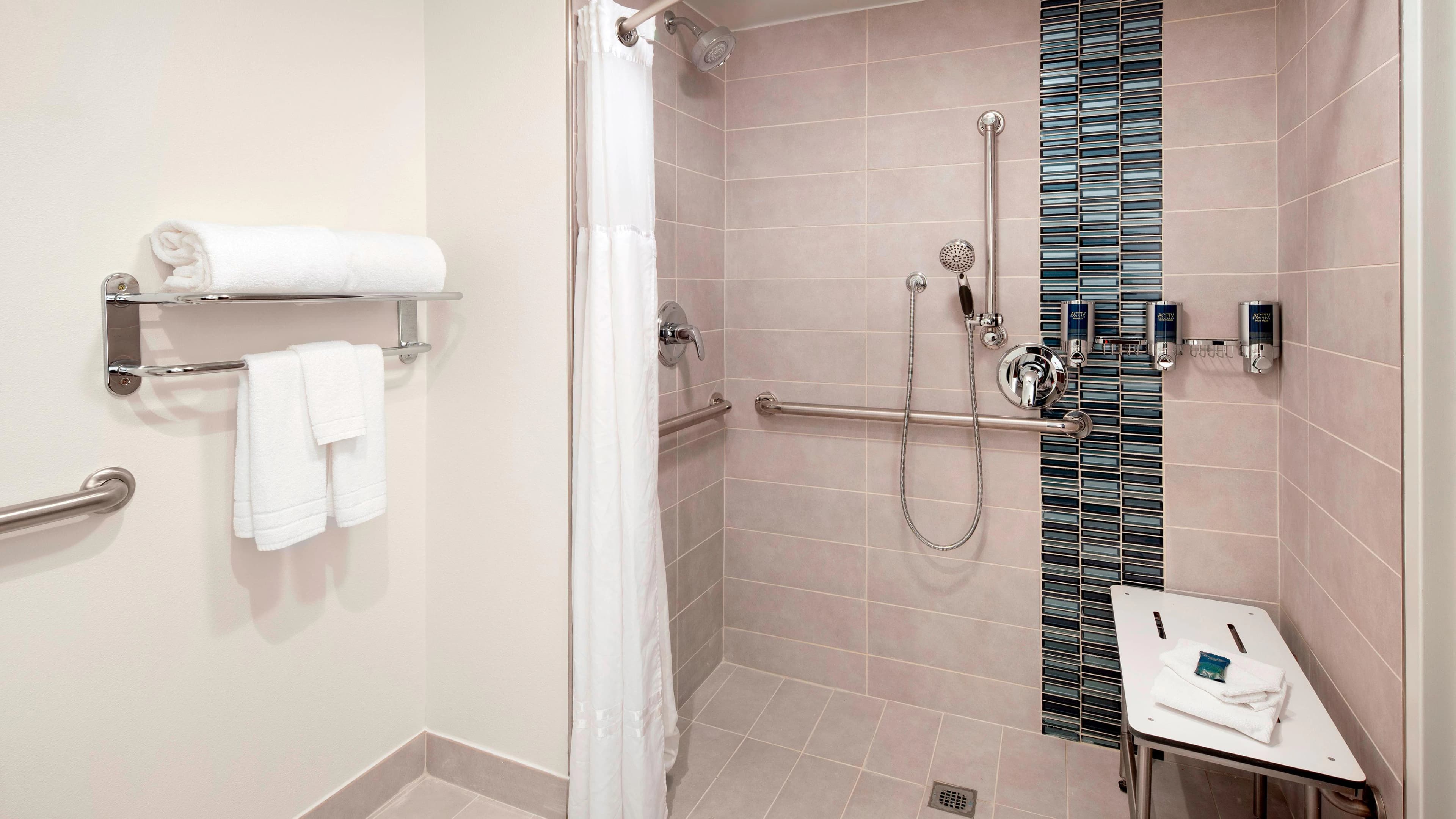 Standard King Guest Room - Image 7