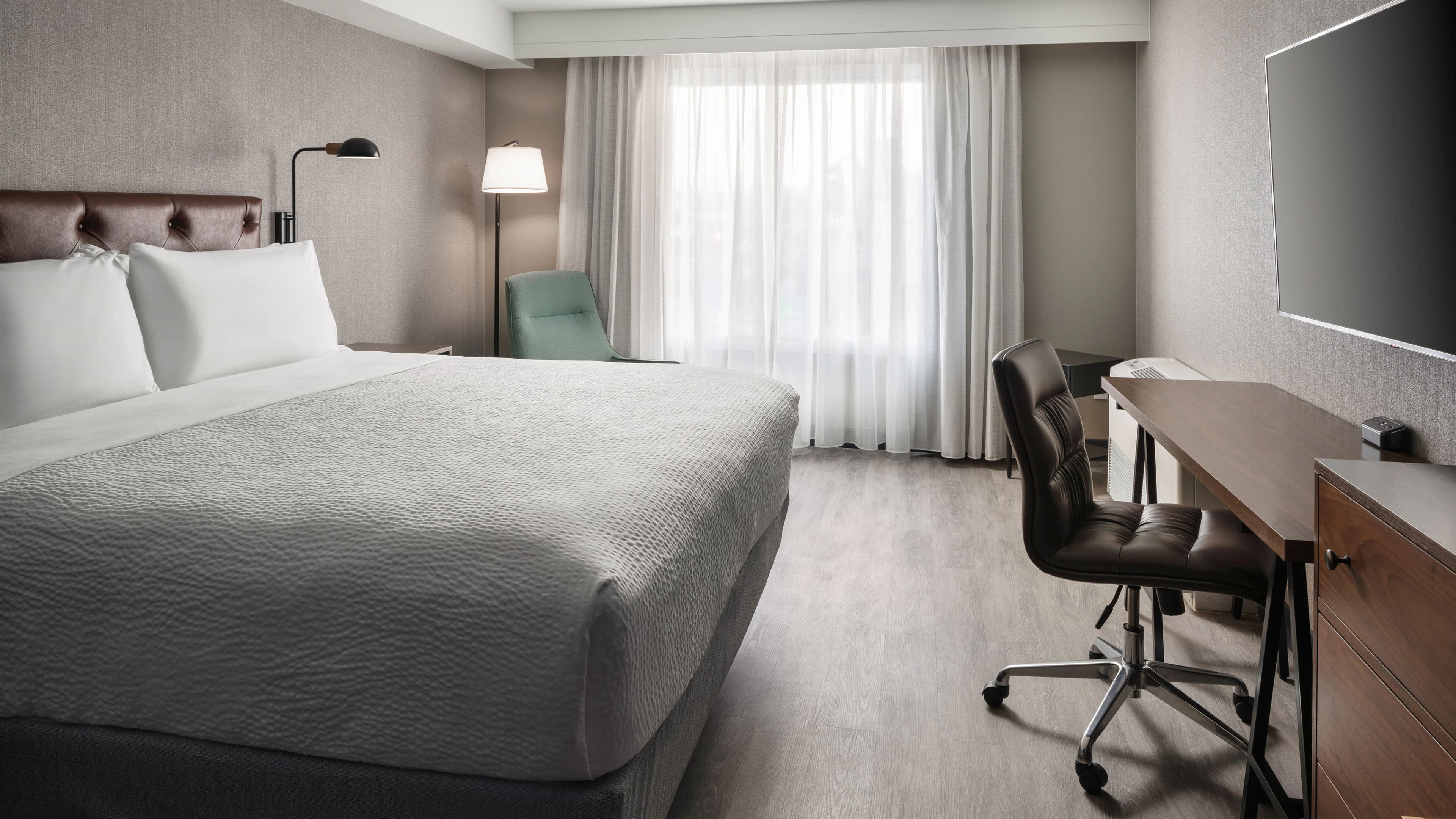 Four Points by Sheraton Hotel & Suites San Francisco Airport - Image 2