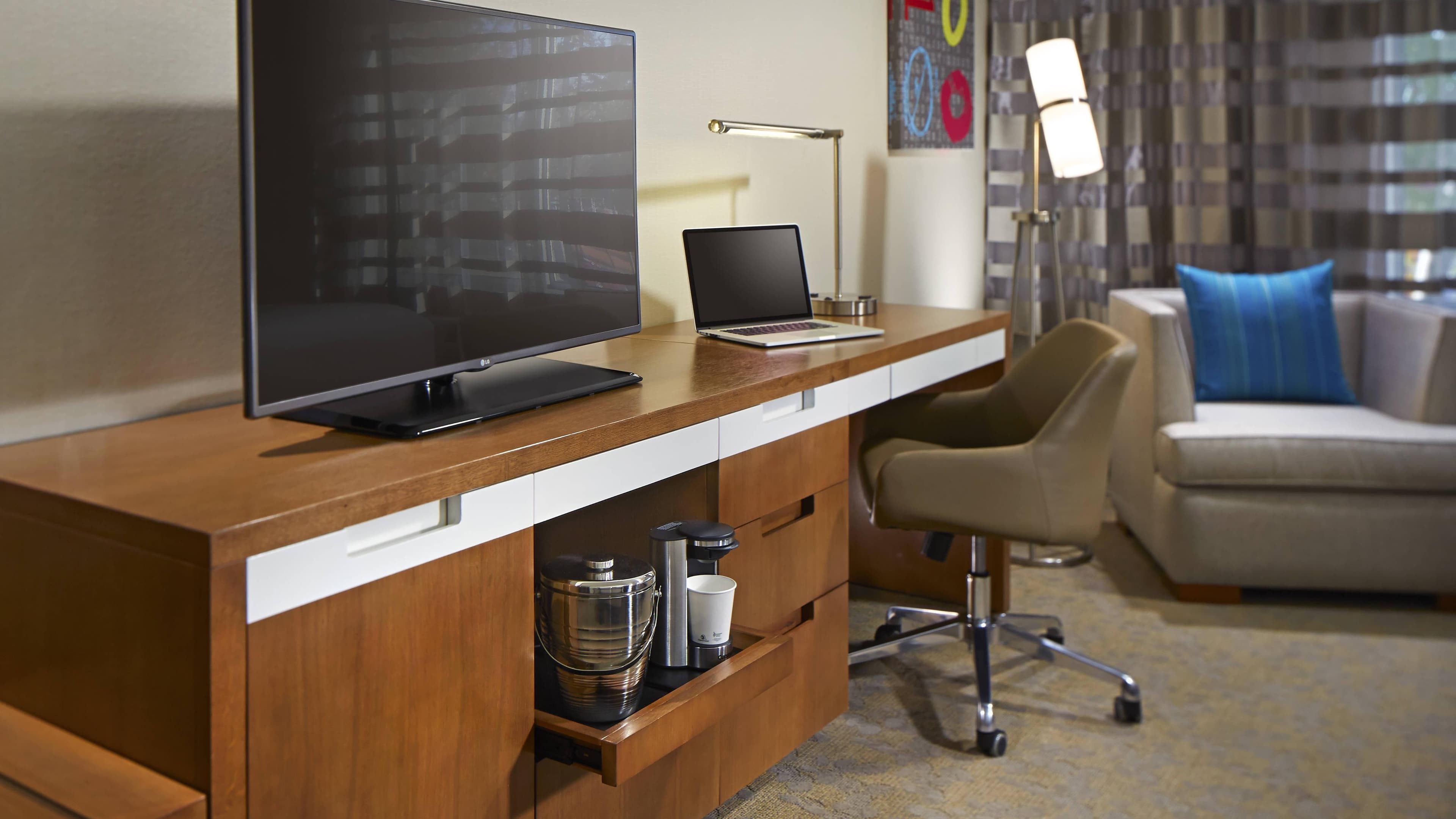 Queen/Queen Guest Room - Image 2