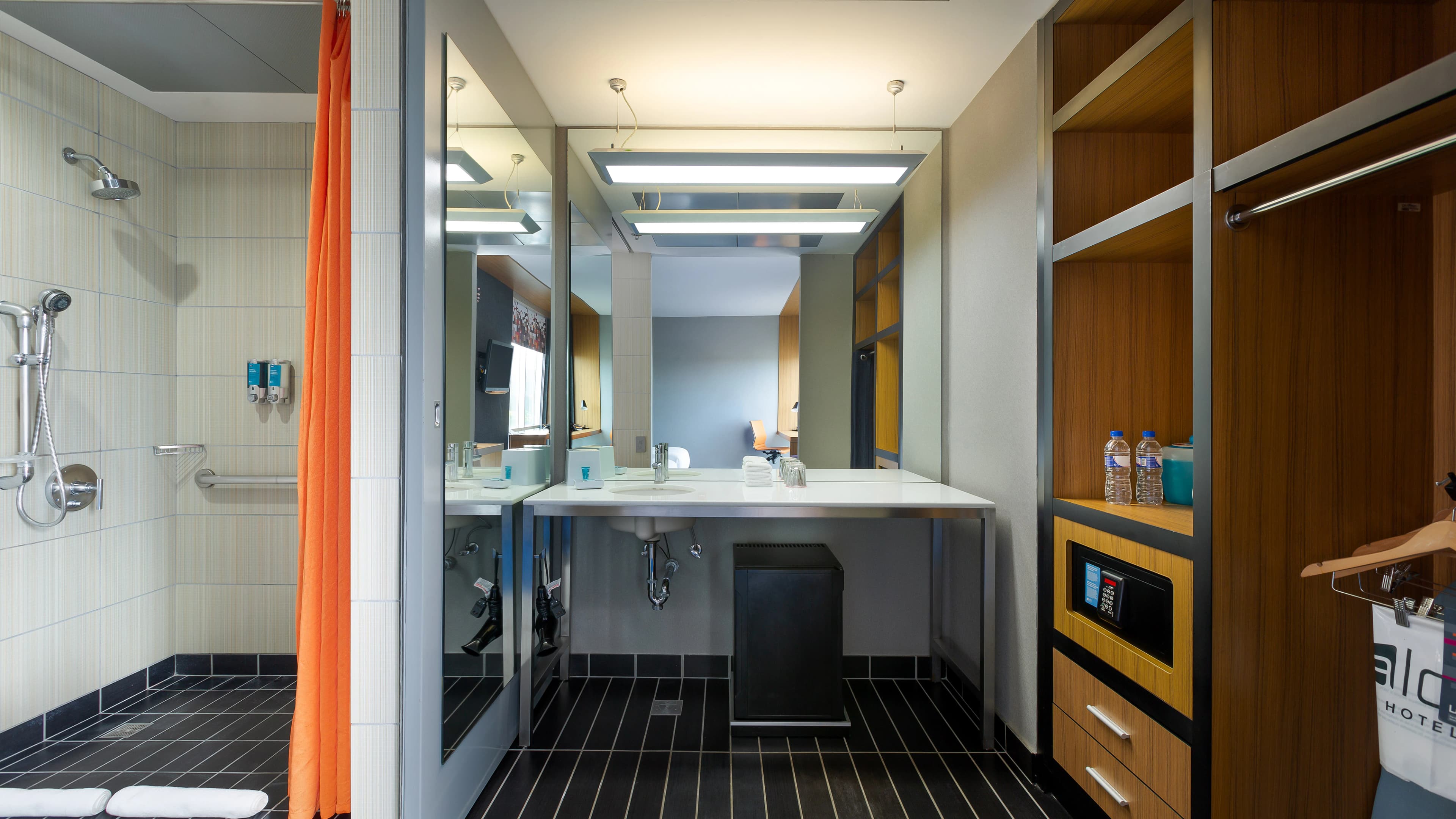 Aloft - Image 6