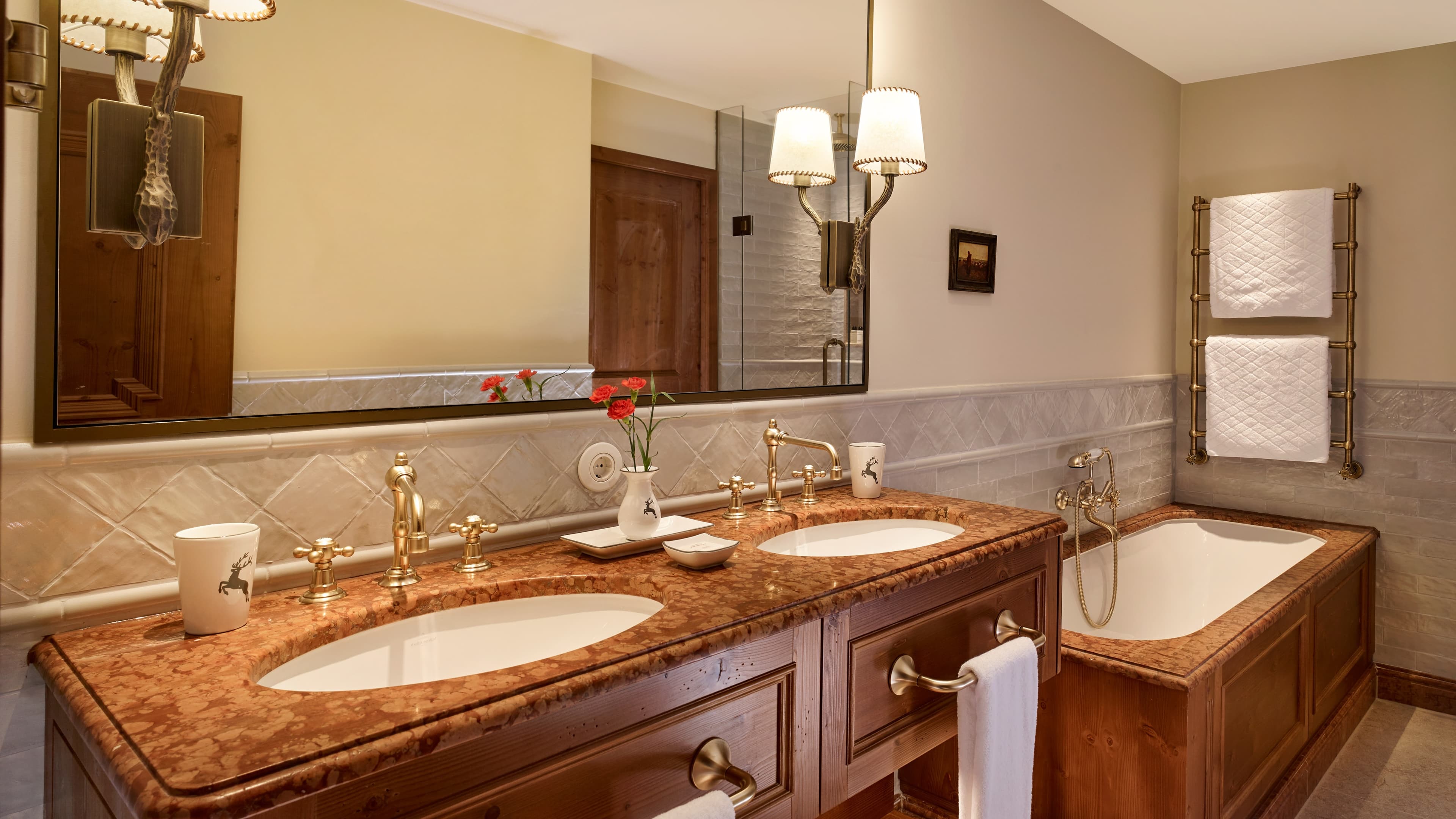 Deluxe Room - Image 6