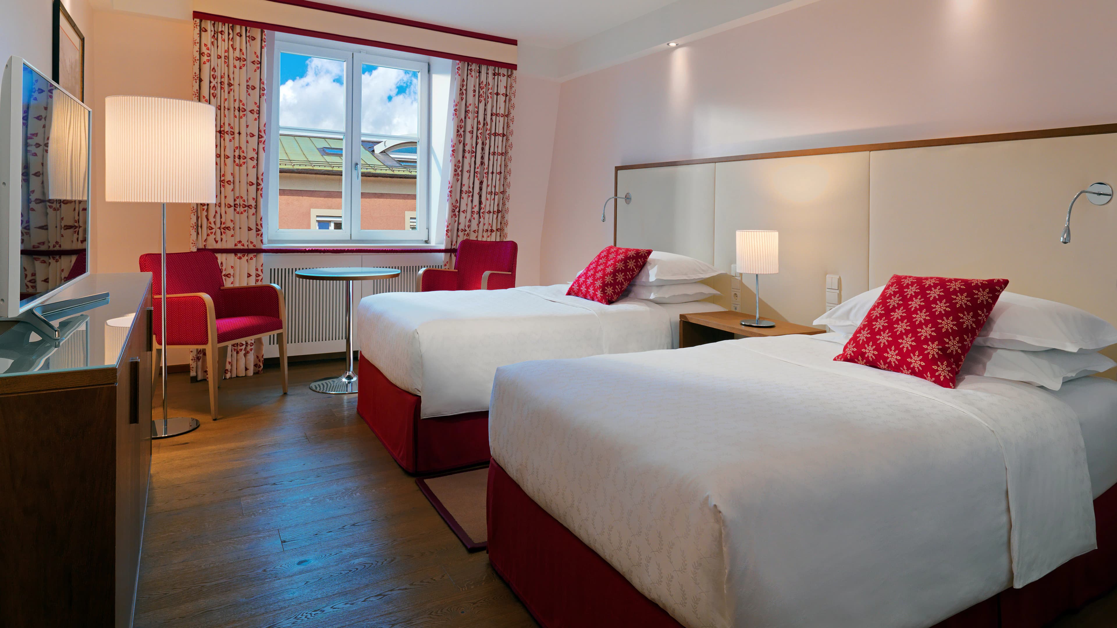 Classic Room City View - Image 1