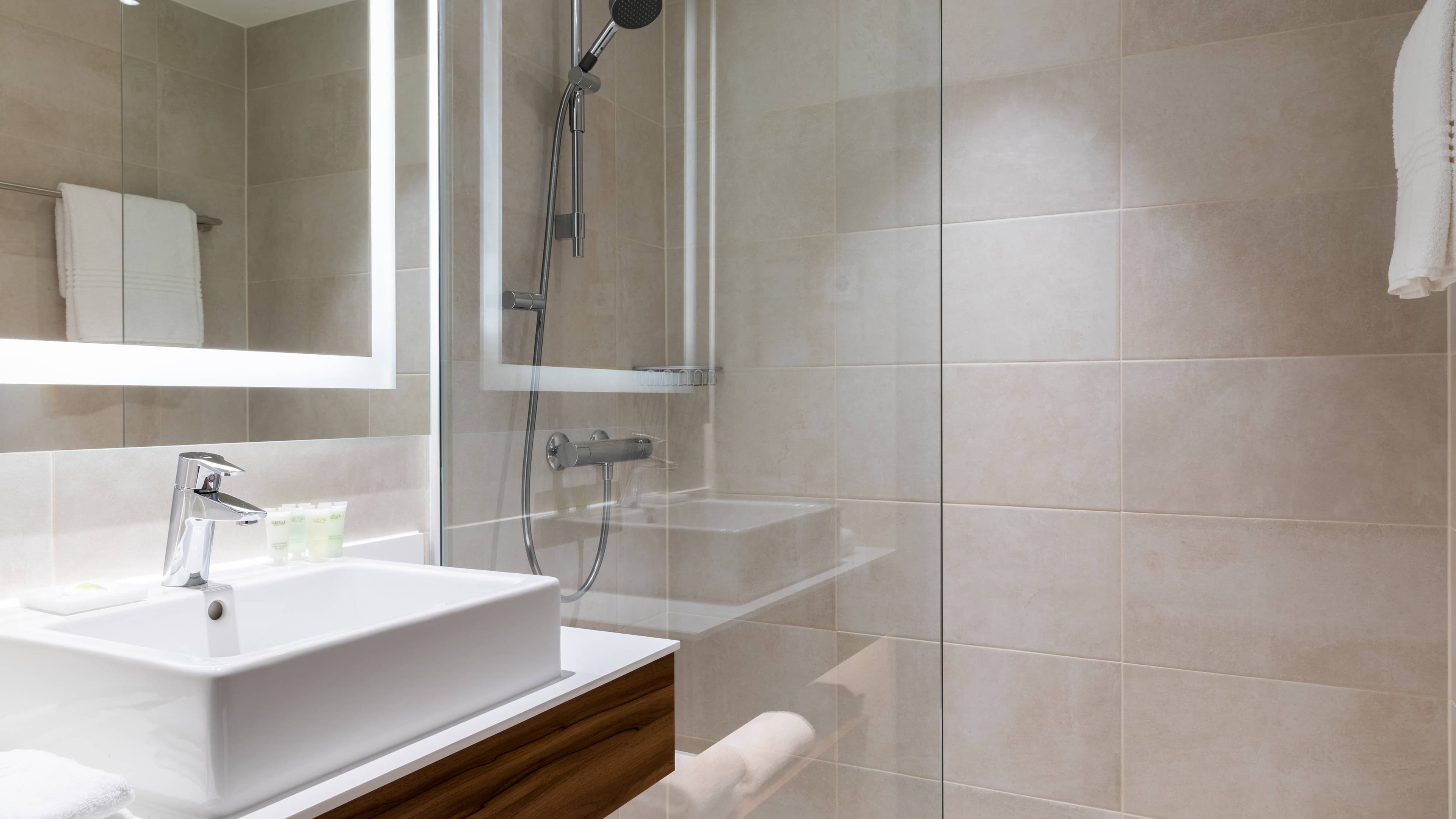Standard Room King - Image 7
