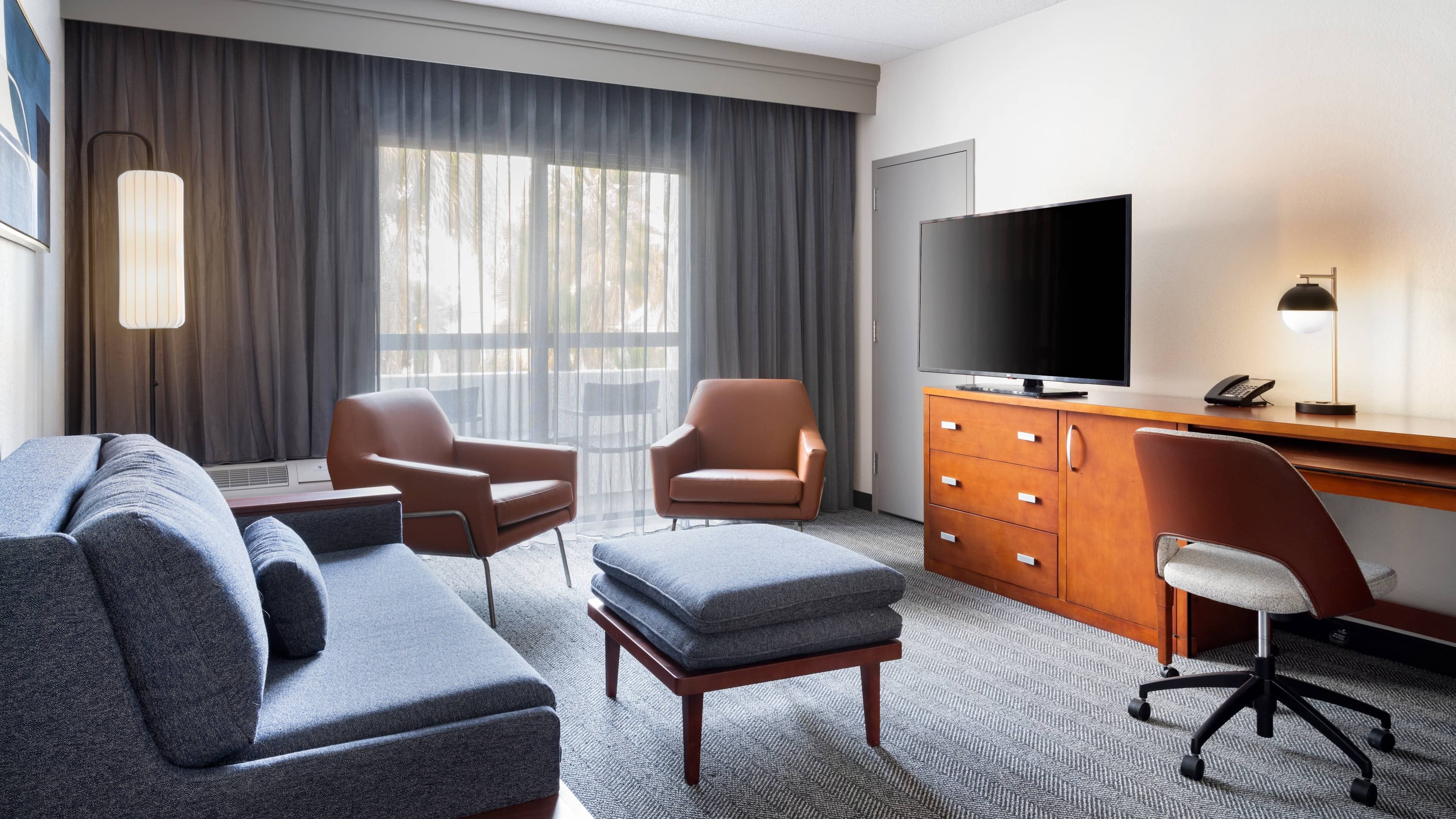 Courtyard Tampa Westshore/Airport - Image 2