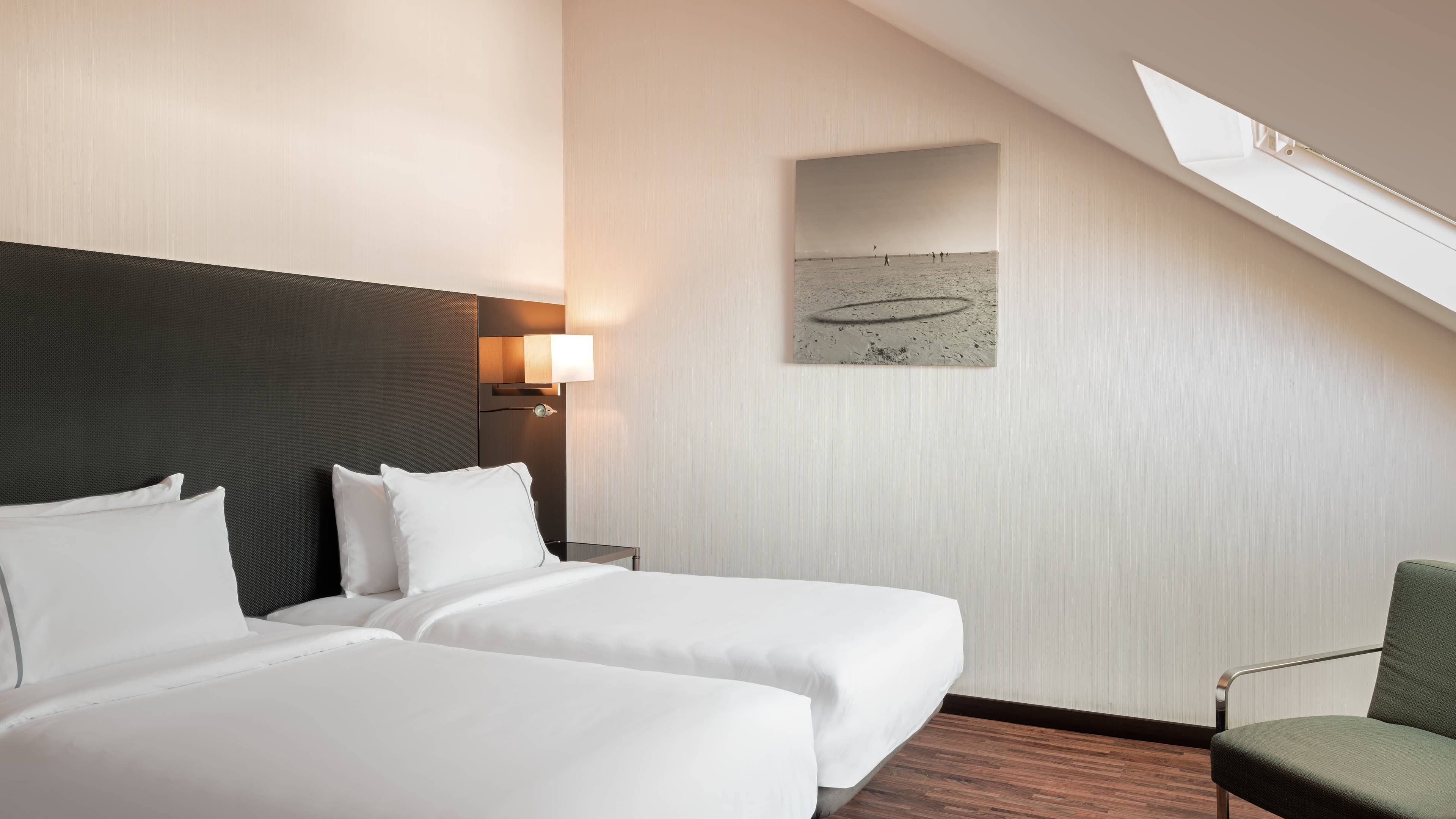 Standard Twin - Image 1