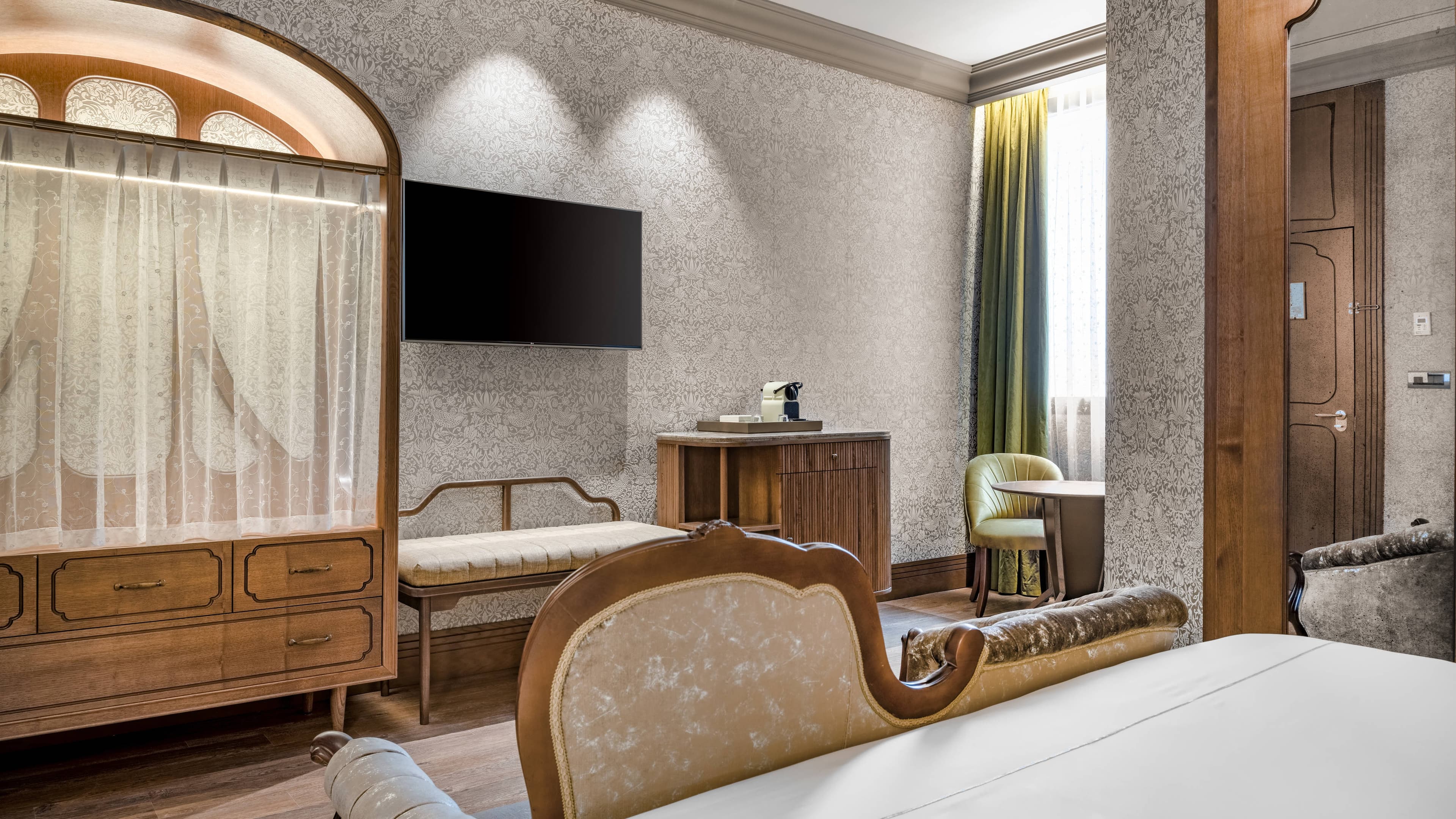 Deluxe Interior King - Image 2