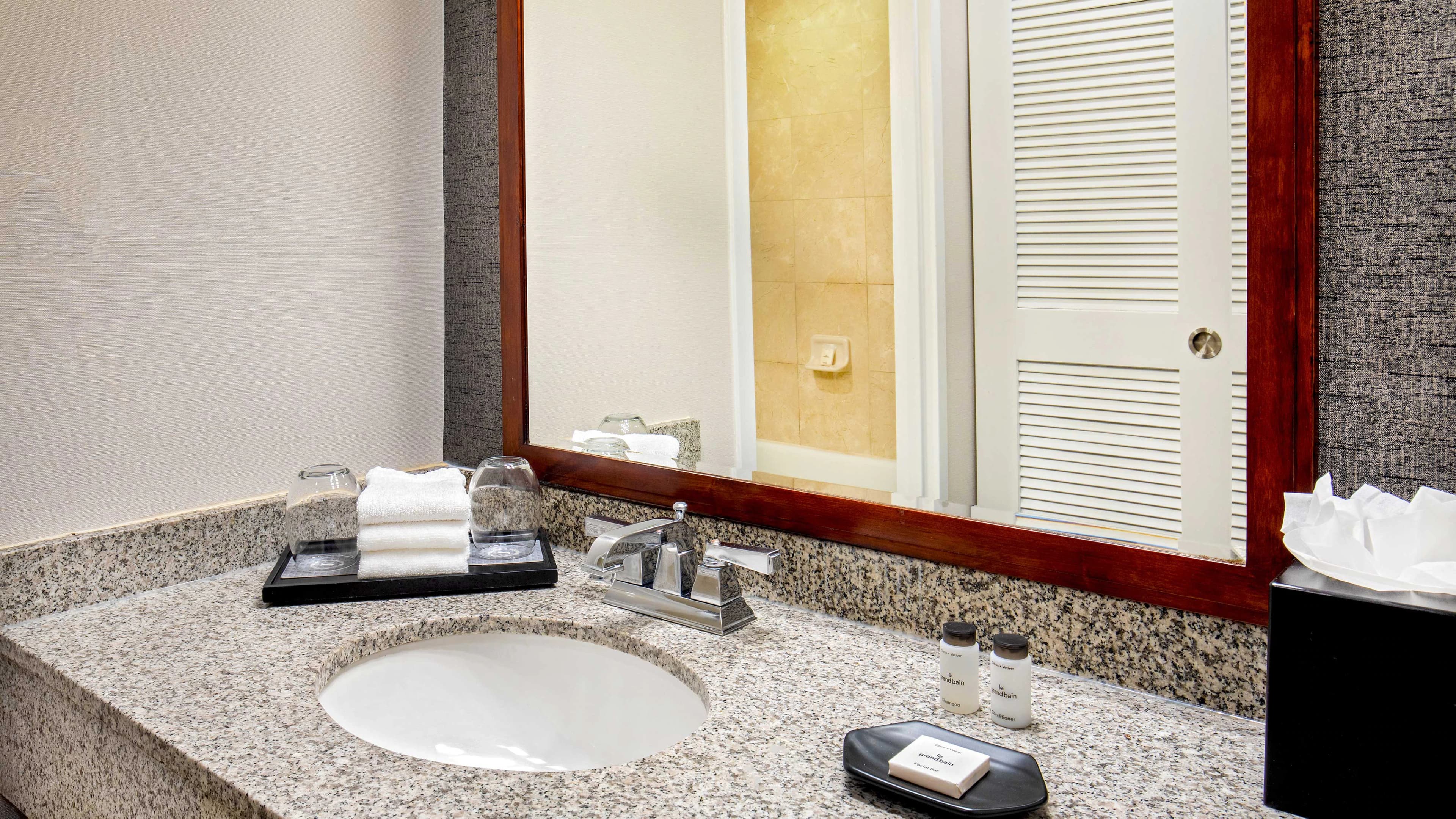 Sheraton Pentagon City Hotel - Image 5