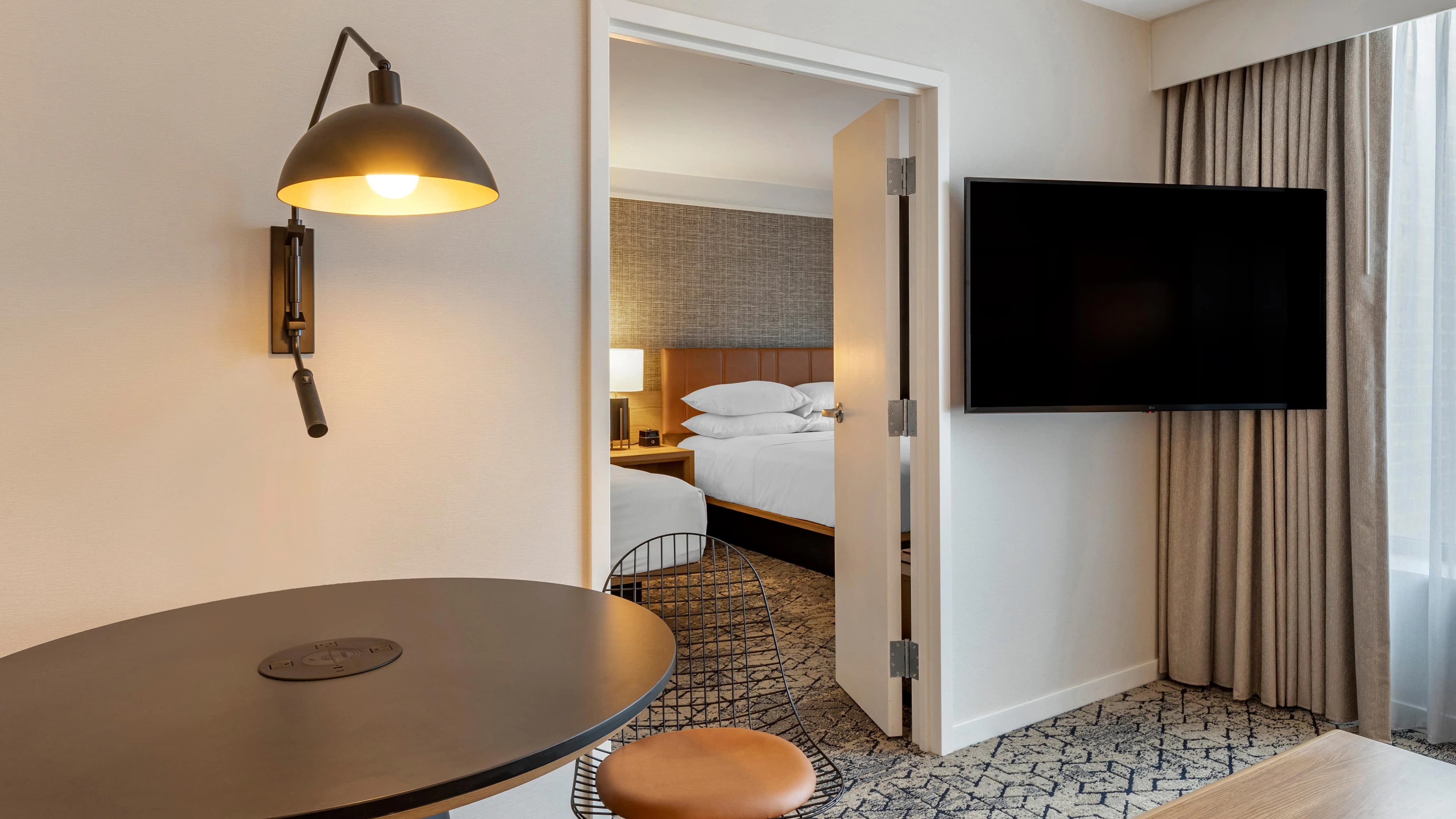 Sheraton Suites Old Town Alexandria - Image 3