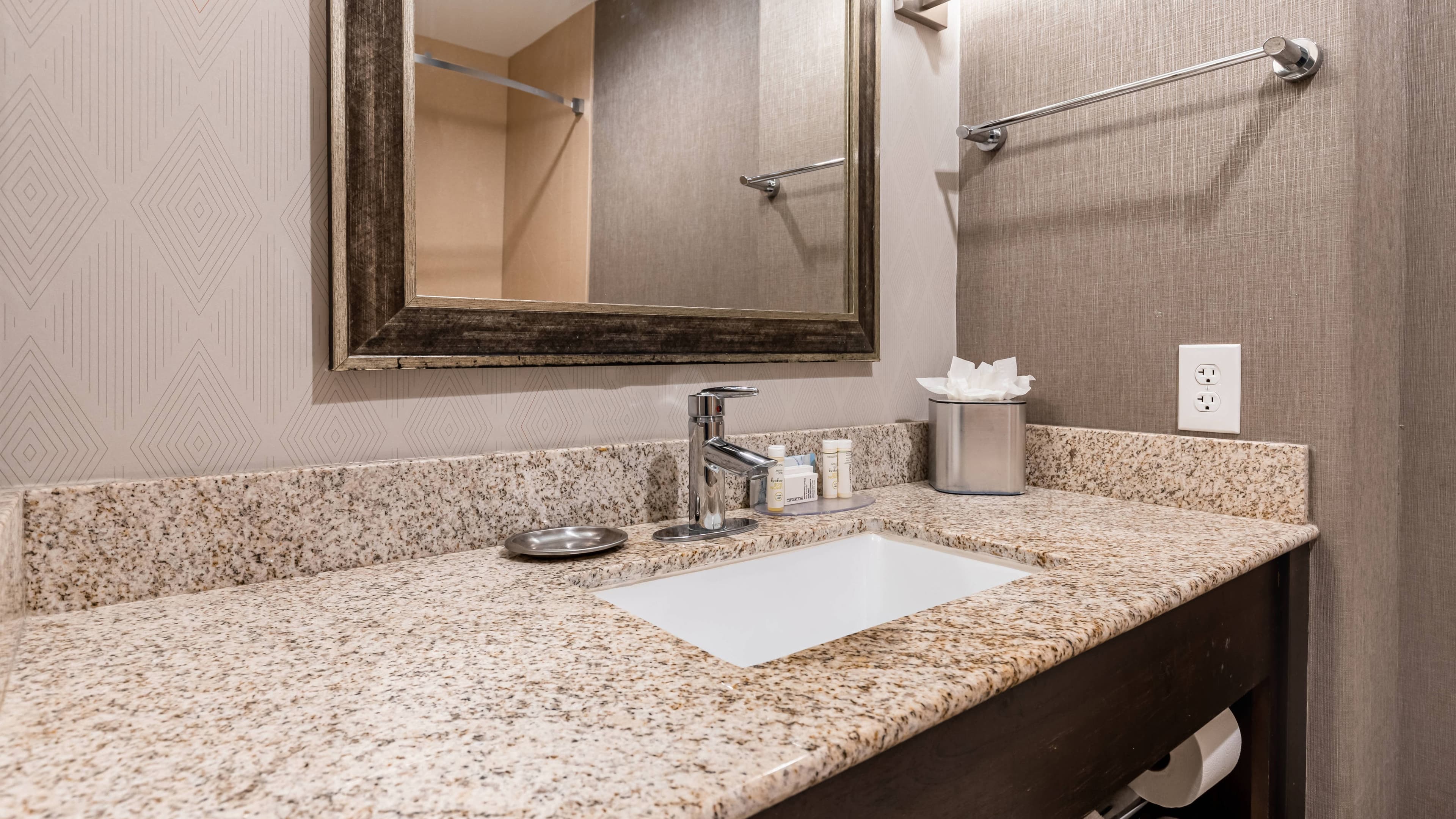 1 Bedroom Suite - Image 4