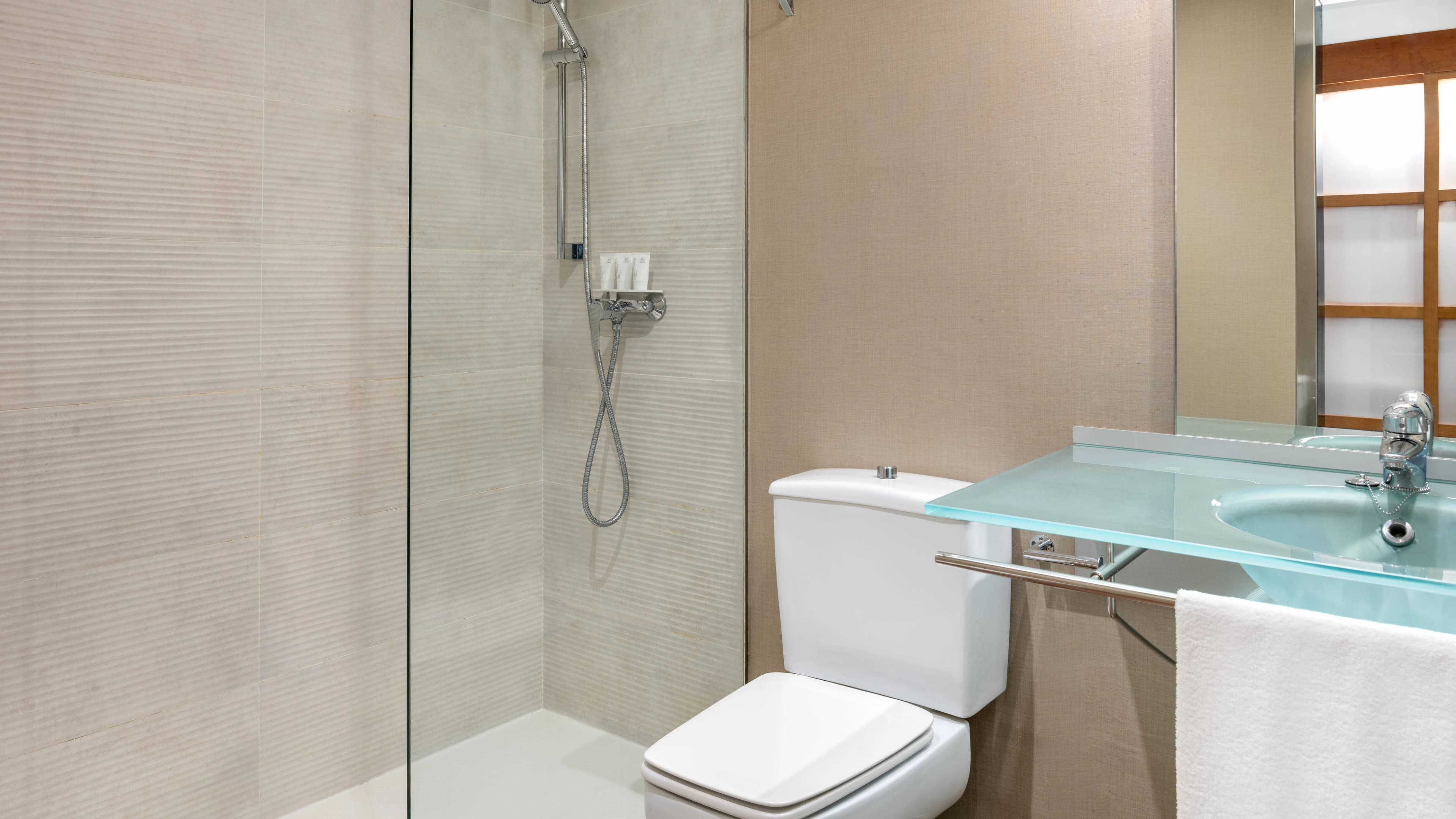 Standard Twin Pool View - Image 11