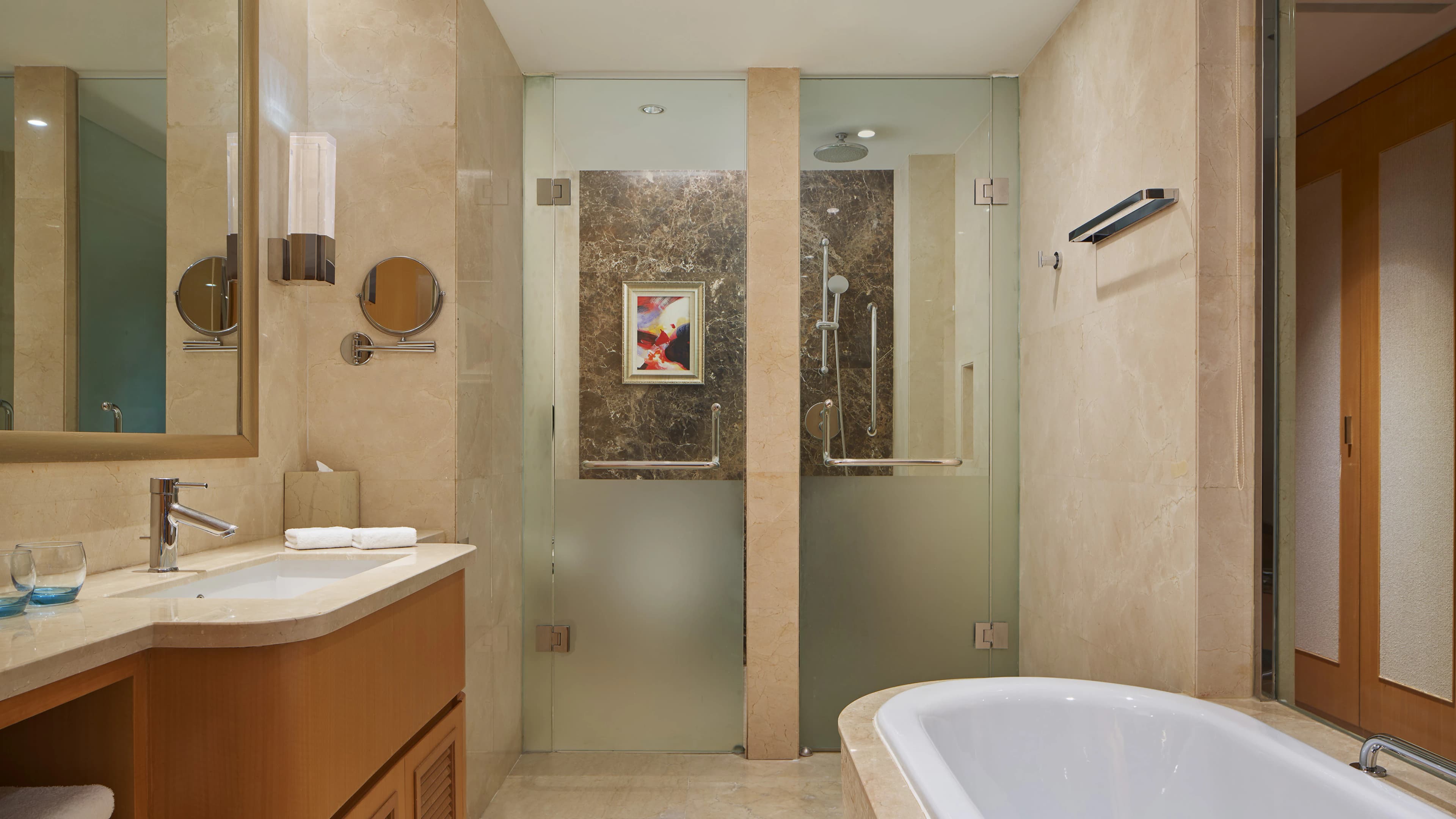 Sheraton Yantai Golden Beach Resort - Image 4