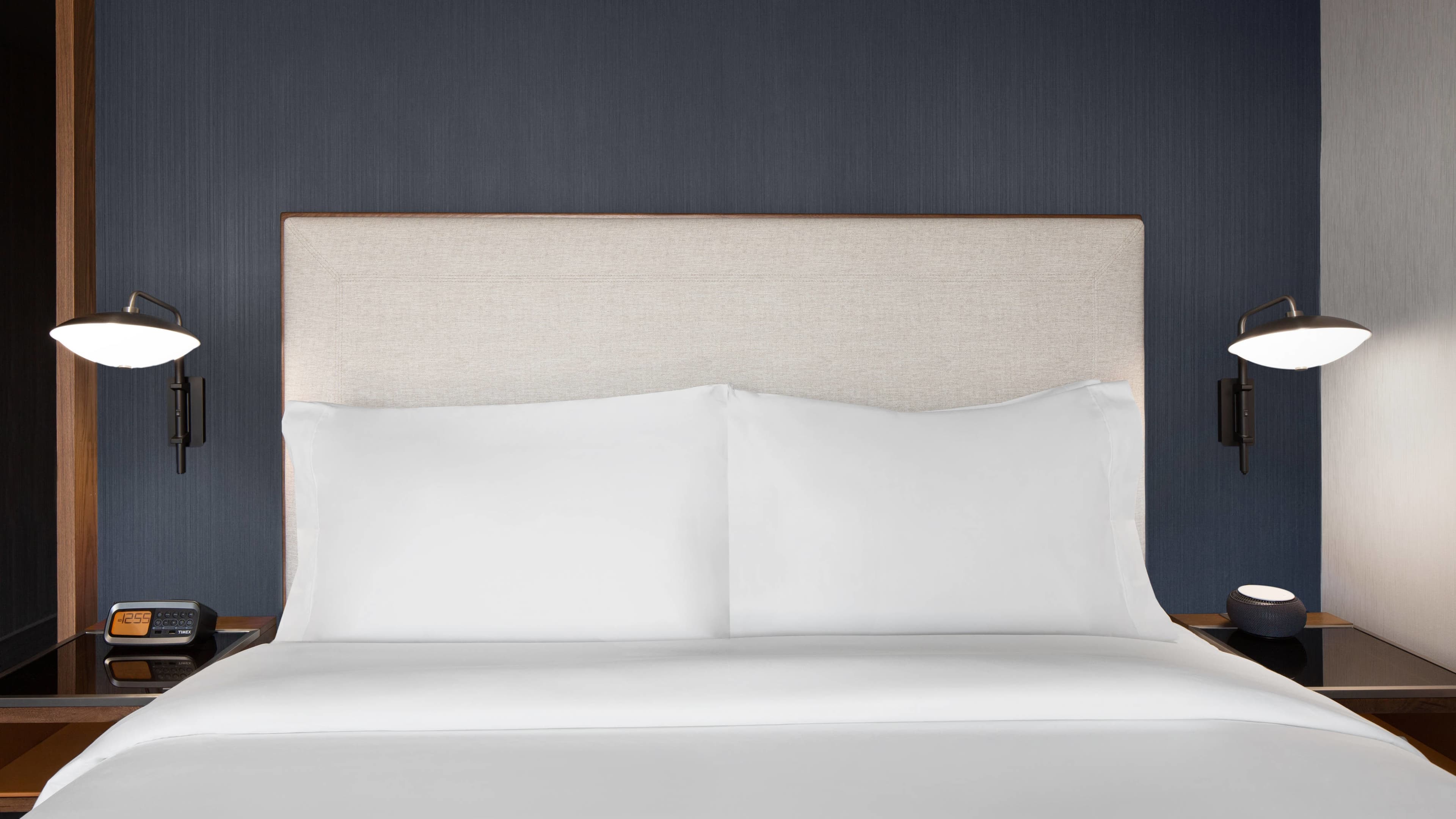 Courtyard Calgary Downtown - Image 4