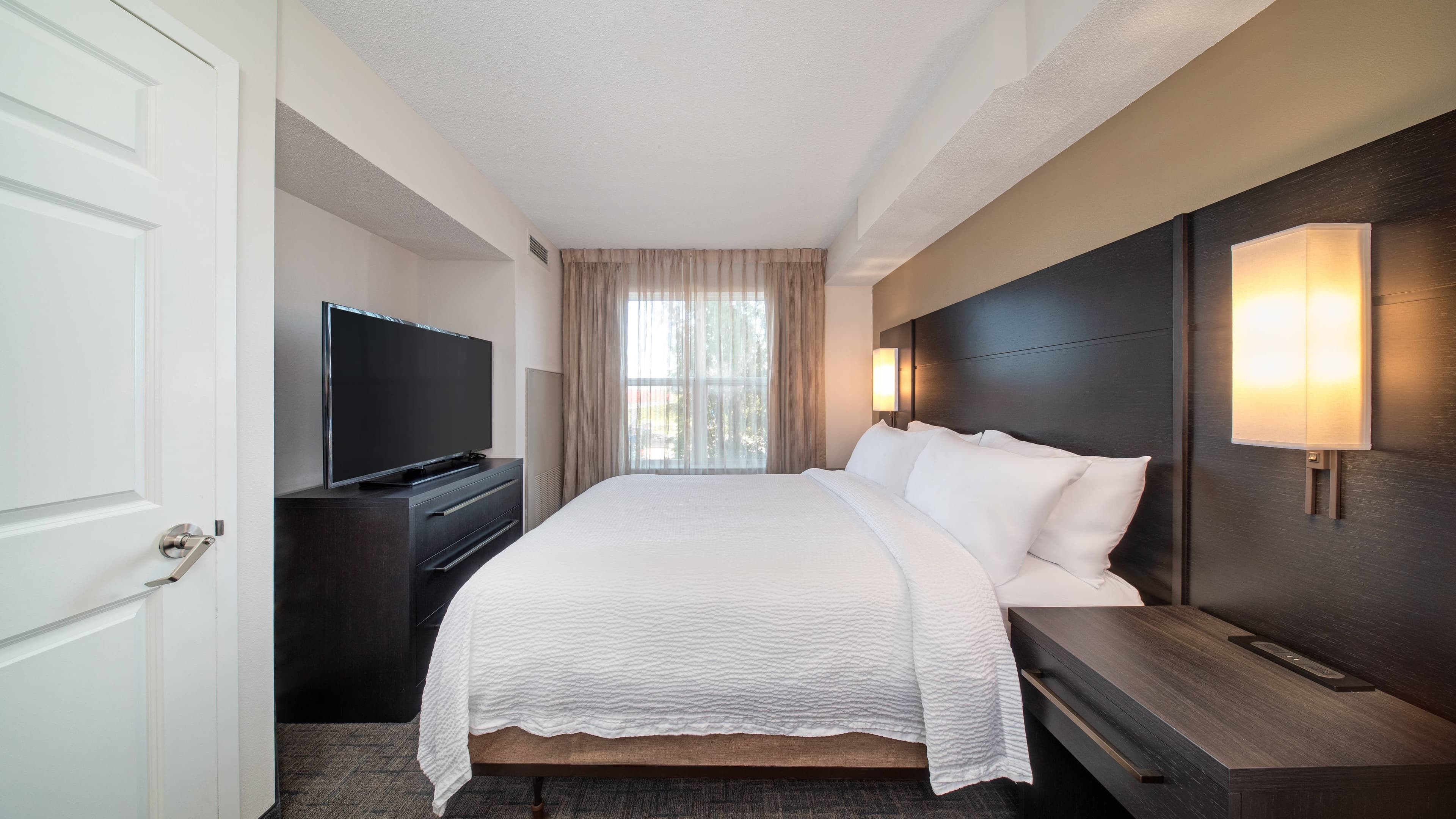 One Bedroom Suite - Image 3