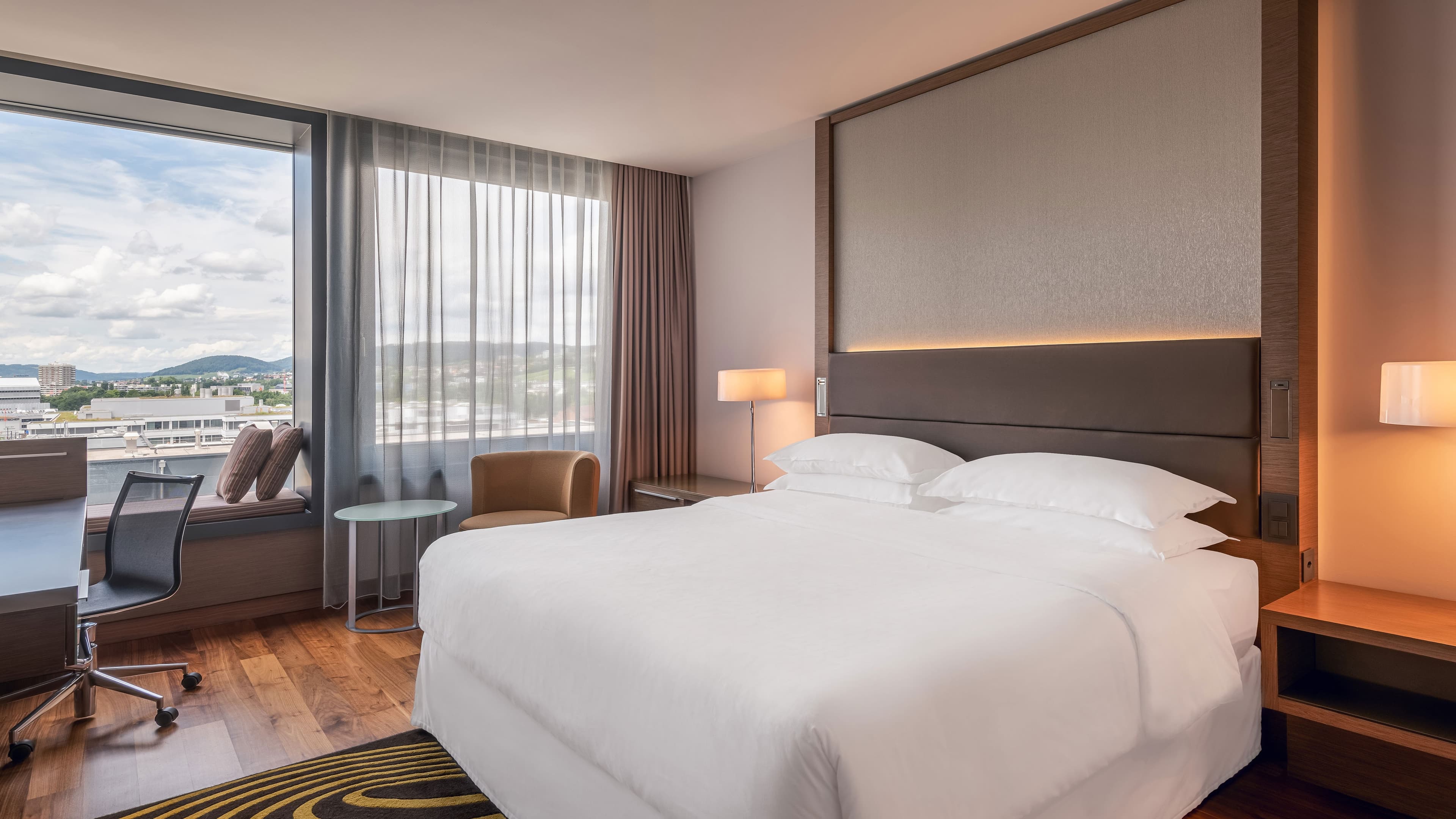 Sheraton Zurich Hotel - Image 2