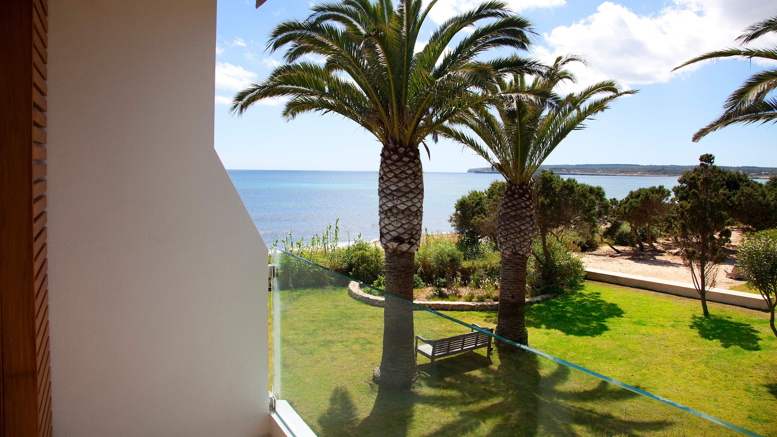 Gecko Hotel & Beach Club - Image 2