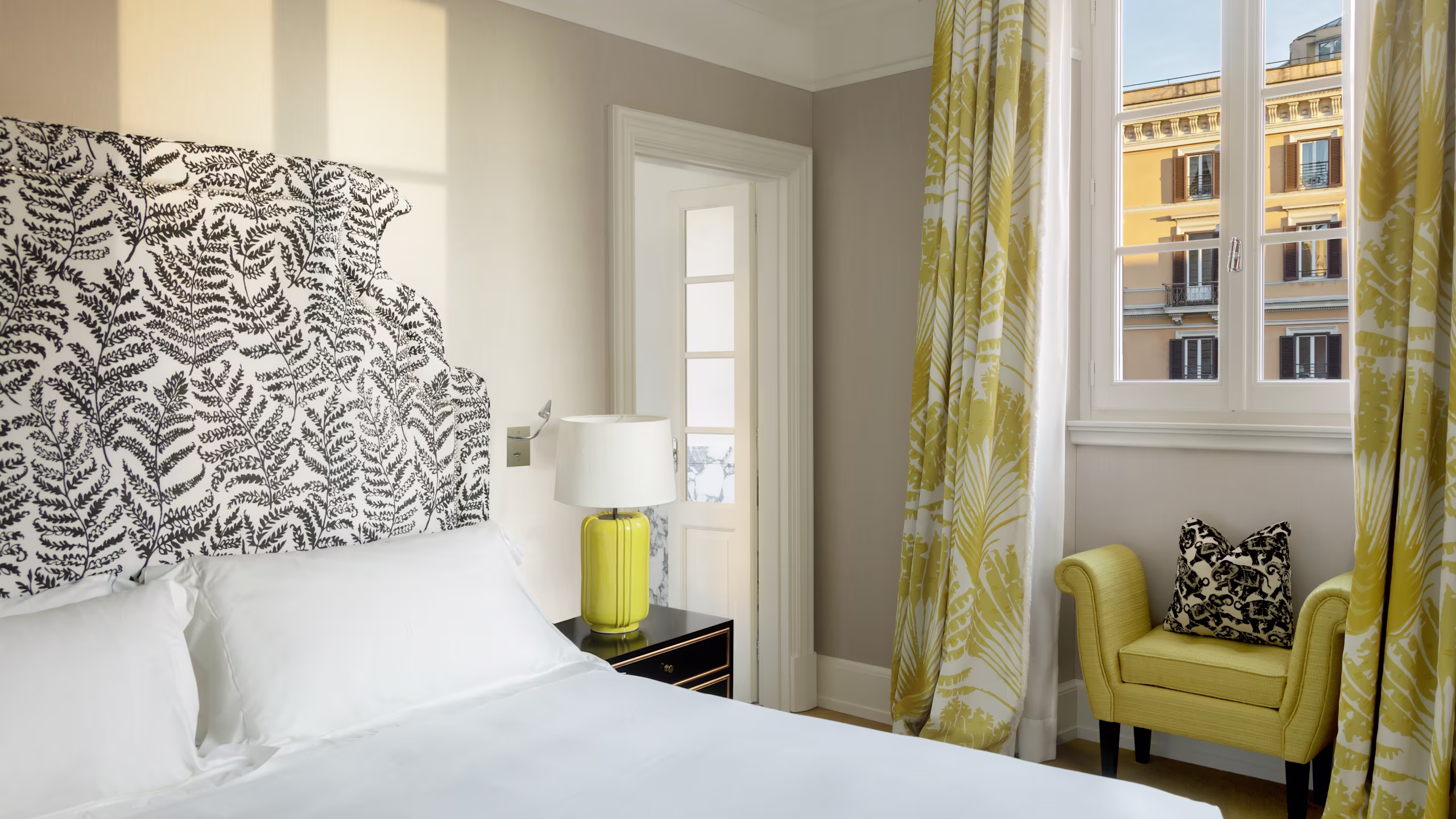 Deluxe Room - Image 3