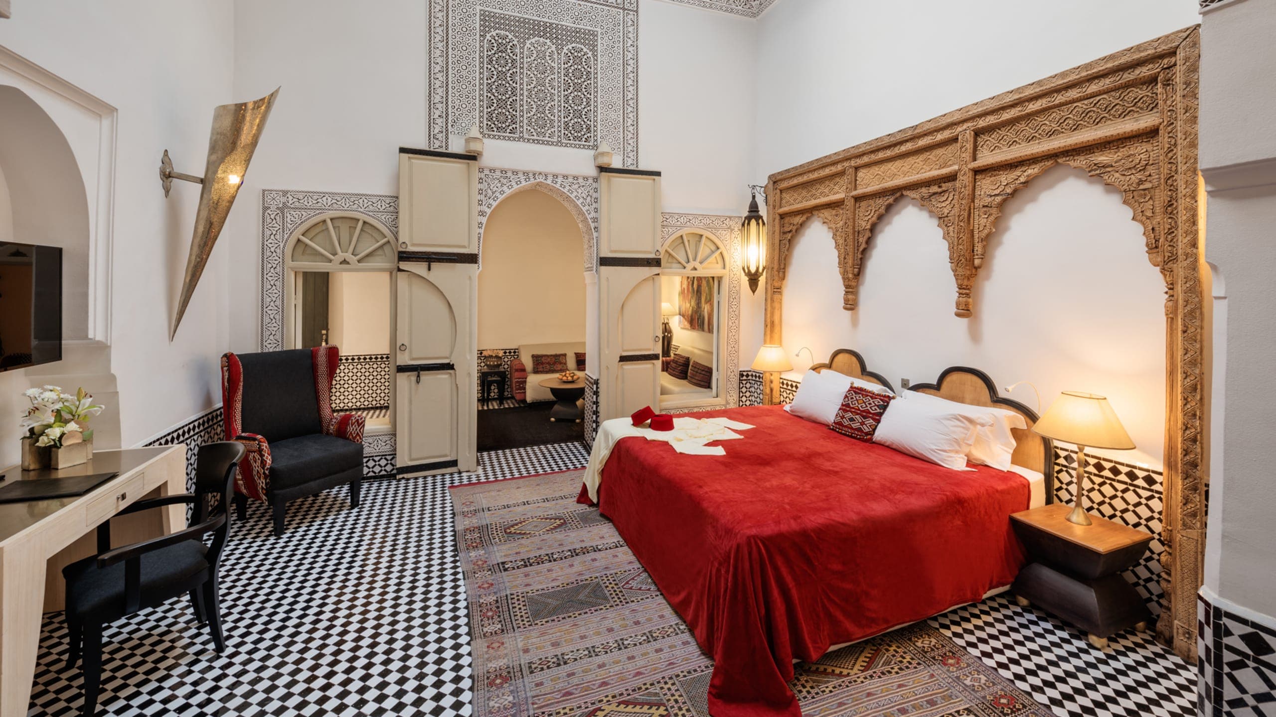 Superior Suite - Image 11